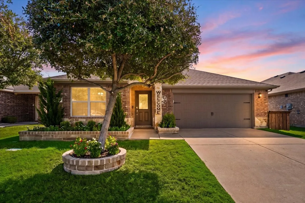 Single Family Residence For Sale in Kaufman County , 2225 Torch Lake Drive, Forney, Texas 75126, 4 Bedroom, 2 Bathroom, 2 Garage spaces, 1,909 Sqft, built in 2016, mls#21379219, Real Estate Agent in Forney, Homes For Sale in Kaufman county, Homes For Sale in Forney, Realtor in Forney Texas, Real Estate Brokerage Independent Realty Texas, Luminita Cordes Realtor