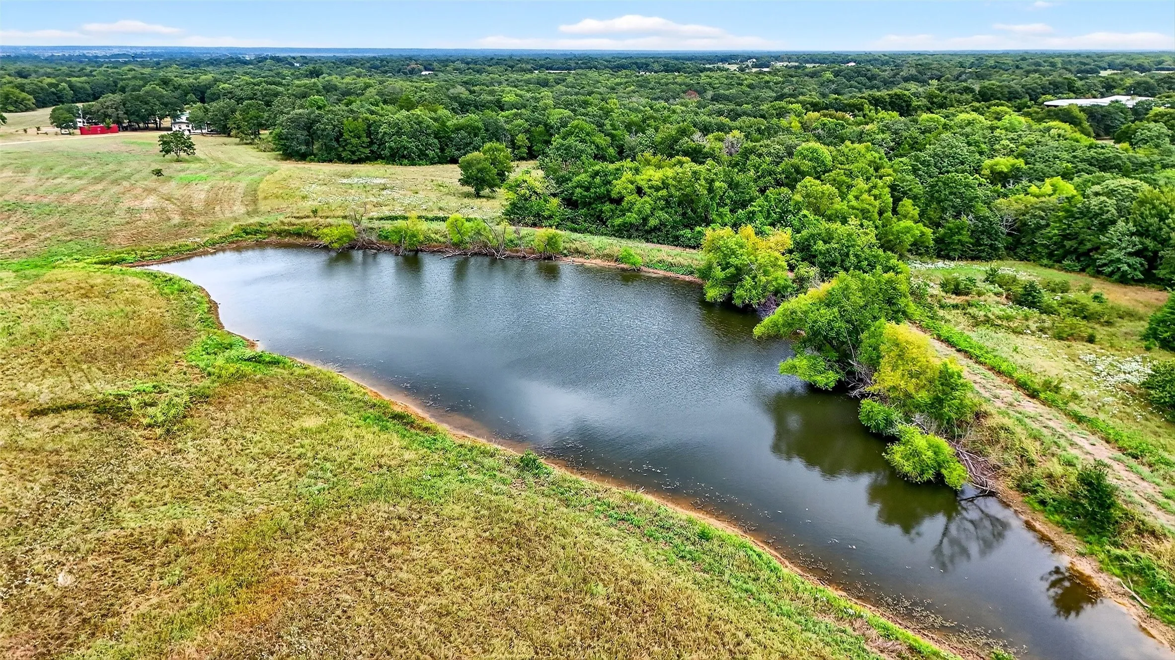 Single Family Residence For Sale in Fannin County , 1200 County Road 1215, Savoy, Texas 75479, 1 Bedroom, 2 Bathroom, 2 Garage spaces, 1,536 Sqft, built in 2008, mls#21379574, Real Estate Agent in Savoy, Homes For Sale in Fannin county, Homes For Sale in Savoy, Realtor in Savoy Texas, Real Estate Brokerage Independent Realty Texas, Luminita Cordes Realtor