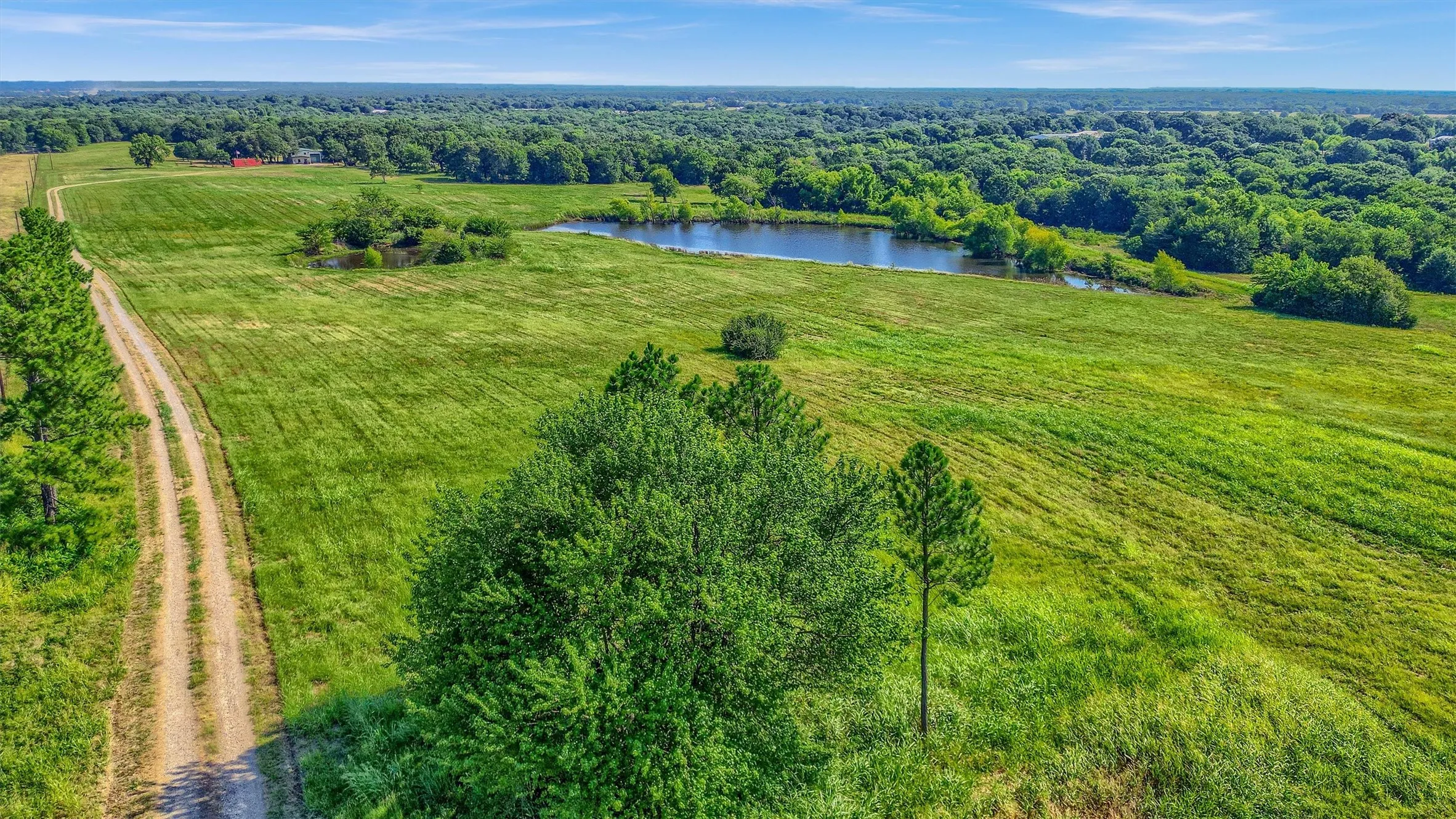 Single Family Residence For Sale in Fannin County , 1200 County Road 1215, Savoy, Texas 75479, 1 Bedroom, 2 Bathroom, 2 Garage spaces, 1,536 Sqft, built in 2008, mls#21379574, Real Estate Agent in Savoy, Homes For Sale in Fannin county, Homes For Sale in Savoy, Realtor in Savoy Texas, Real Estate Brokerage Independent Realty Texas, Luminita Cordes Realtor