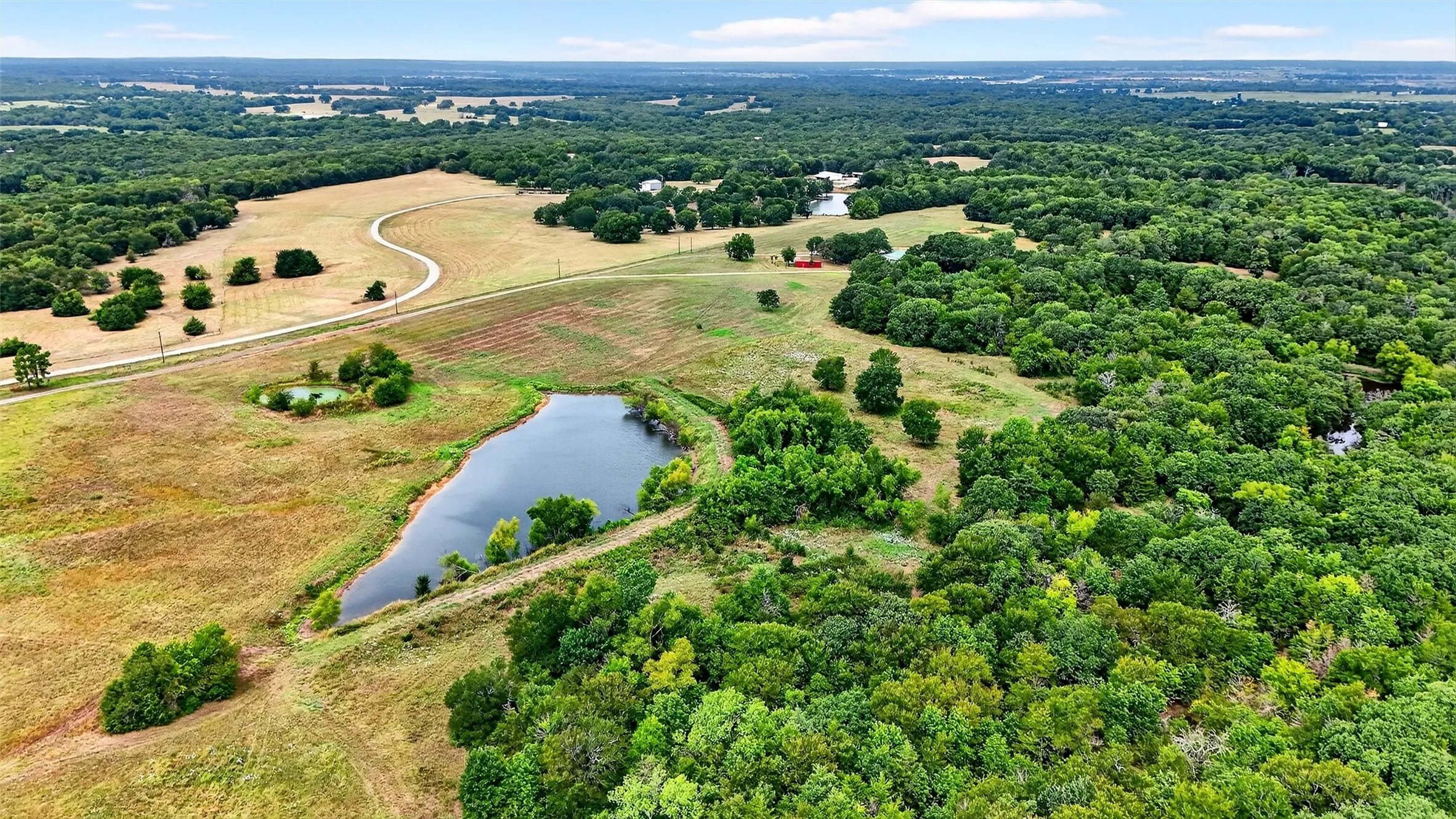 Single Family Residence For Sale in Fannin County , 1200 County Road 1215, Savoy, Texas 75479, 1 Bedroom, 2 Bathroom, 2 Garage spaces, 1,536 Sqft, built in 2008, mls#21379574, Real Estate Agent in Savoy, Homes For Sale in Fannin county, Homes For Sale in Savoy, Realtor in Savoy Texas, Real Estate Brokerage Independent Realty Texas, Luminita Cordes Realtor