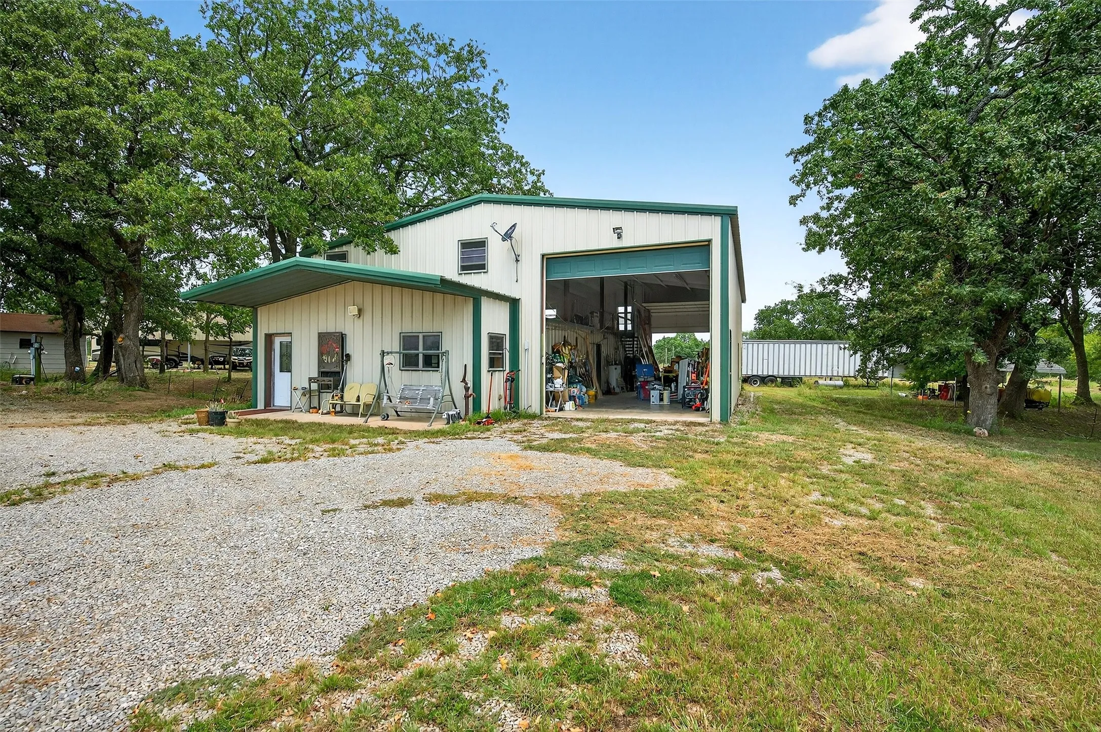 Single Family Residence For Sale in Fannin County , 1200 County Road 1215, Savoy, Texas 75479, 1 Bedroom, 2 Bathroom, 2 Garage spaces, 1,536 Sqft, built in 2008, mls#21379574, Real Estate Agent in Savoy, Homes For Sale in Fannin county, Homes For Sale in Savoy, Realtor in Savoy Texas, Real Estate Brokerage Independent Realty Texas, Luminita Cordes Realtor