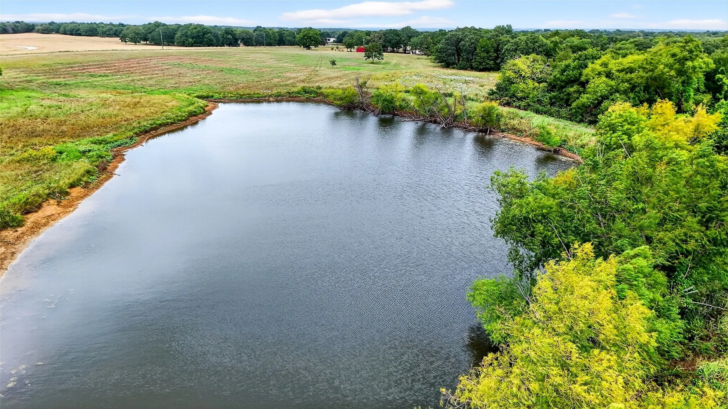 Single Family Residence For Sale in Fannin County , 1200 County Road 1215, Savoy, Texas 75479, 1 Bedroom, 2 Bathroom, 2 Garage spaces, 1,536 Sqft, built in 2008, mls#21379574, Real Estate Agent in Savoy, Homes For Sale in Fannin county, Homes For Sale in Savoy, Realtor in Savoy Texas, Real Estate Brokerage Independent Realty Texas, Luminita Cordes Realtor