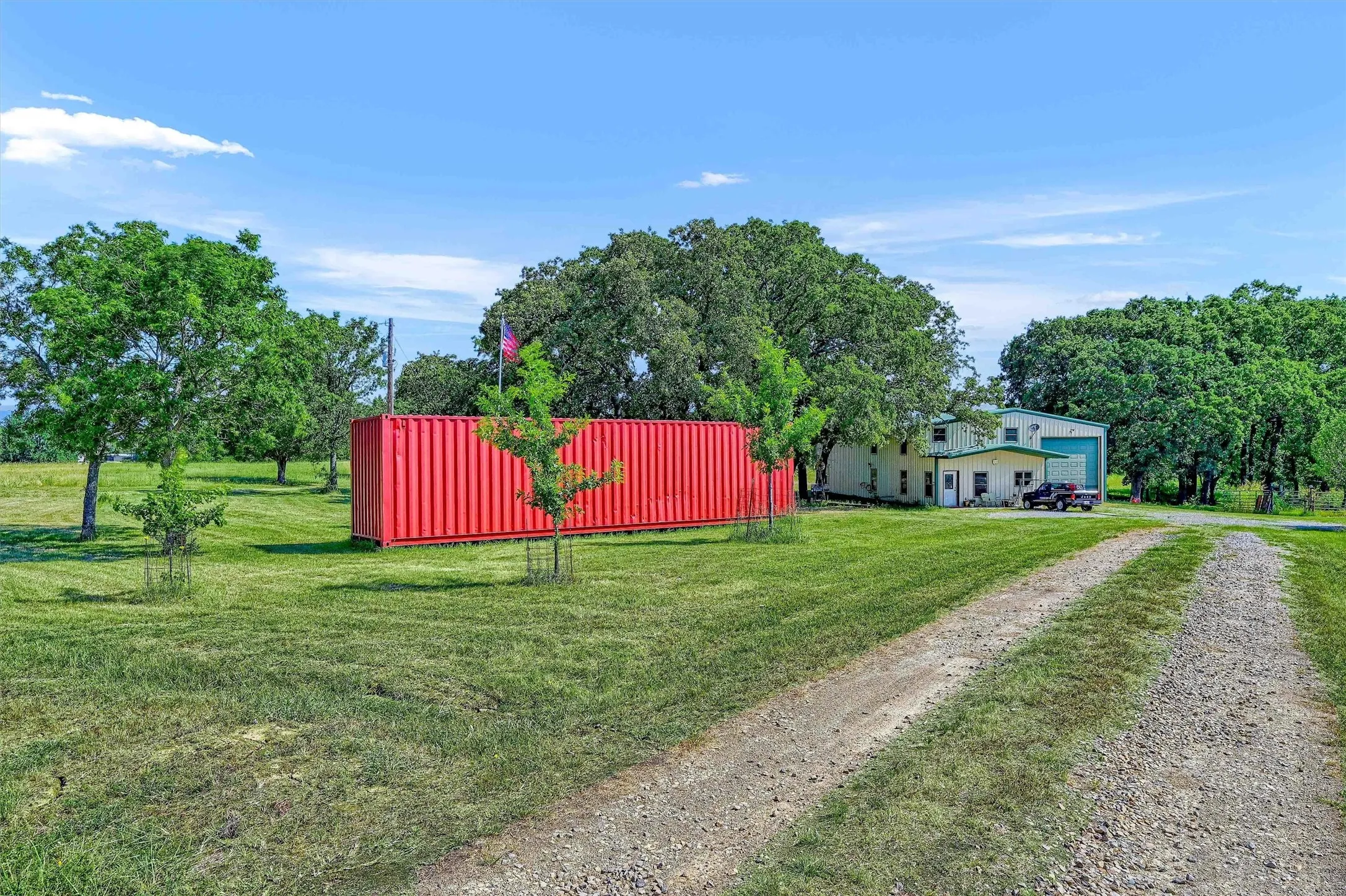 Single Family Residence For Sale in Fannin County , 1200 County Road 1215, Savoy, Texas 75479, 1 Bedroom, 2 Bathroom, 2 Garage spaces, 1,536 Sqft, built in 2008, mls#21379574, Real Estate Agent in Savoy, Homes For Sale in Fannin county, Homes For Sale in Savoy, Realtor in Savoy Texas, Real Estate Brokerage Independent Realty Texas, Luminita Cordes Realtor
