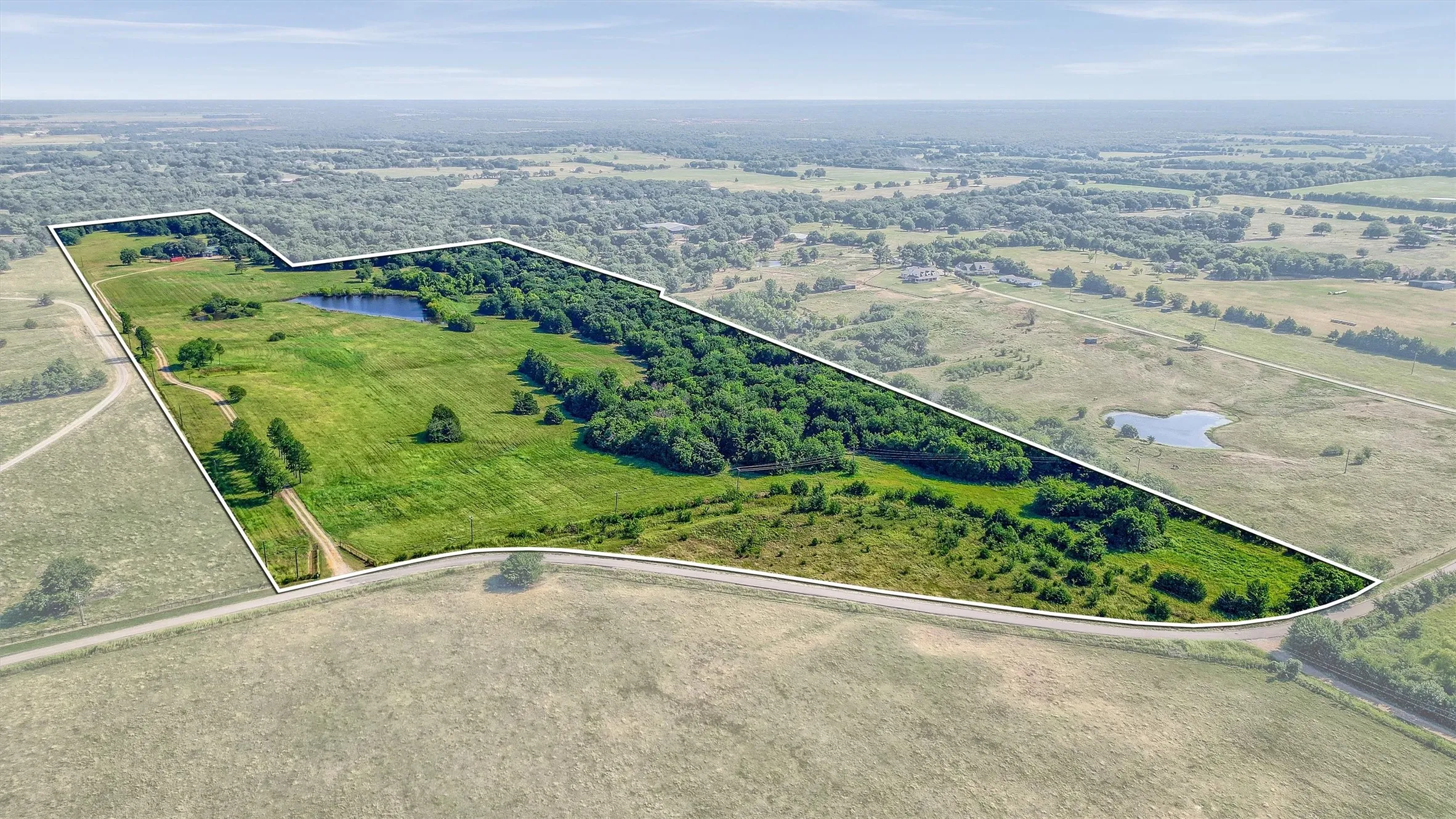 Single Family Residence For Sale in Fannin County , 1200 County Road 1215, Savoy, Texas 75479, 1 Bedroom, 2 Bathroom, 2 Garage spaces, 1,536 Sqft, built in 2008, mls#21379574, Real Estate Agent in Savoy, Homes For Sale in Fannin county, Homes For Sale in Savoy, Realtor in Savoy Texas, Real Estate Brokerage Independent Realty Texas, Luminita Cordes Realtor