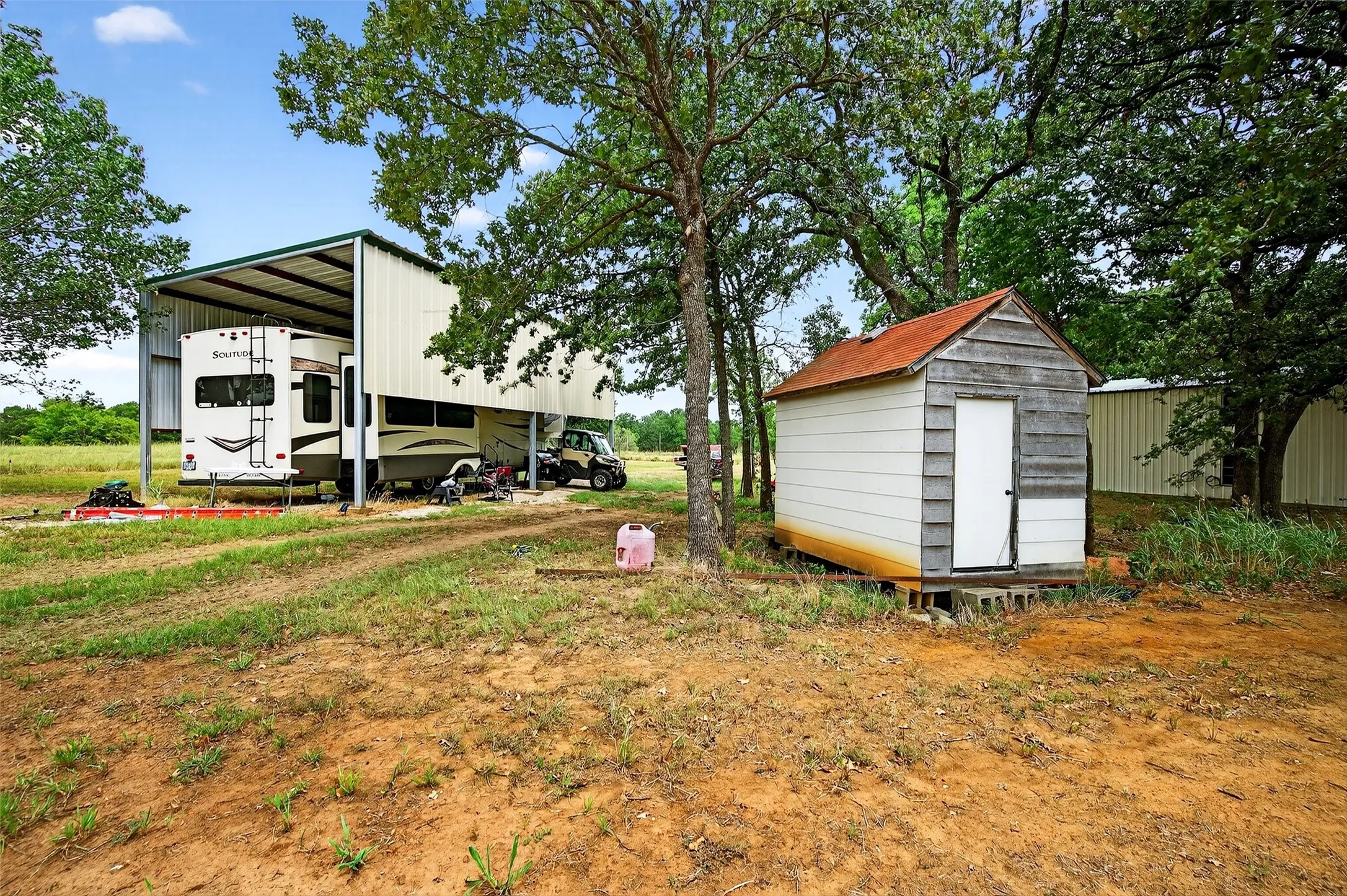 Single Family Residence For Sale in Fannin County , 1200 County Road 1215, Savoy, Texas 75479, 1 Bedroom, 2 Bathroom, 2 Garage spaces, 1,536 Sqft, built in 2008, mls#21379574, Real Estate Agent in Savoy, Homes For Sale in Fannin county, Homes For Sale in Savoy, Realtor in Savoy Texas, Real Estate Brokerage Independent Realty Texas, Luminita Cordes Realtor