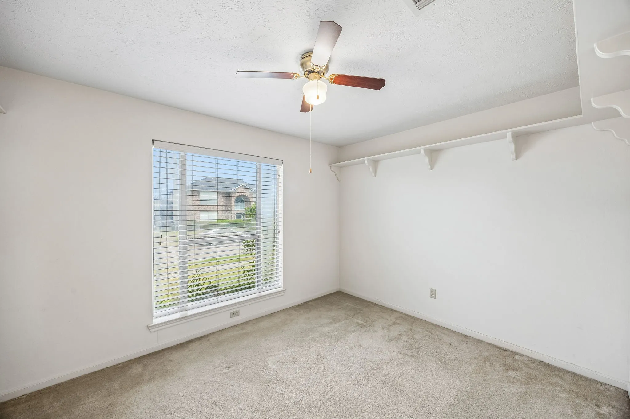 Single Family Residence For Sale in Denton County , 1324 Red Maple Drive, Carrollton, Texas 75007, 3 Bedroom, 2 Bathroom, 2 Garage spaces, 2,102 Sqft, built in 1985, mls#21379314, Real Estate Agent in Carrollton, Homes For Sale in Denton county, Homes For Sale in Carrollton, Realtor in Carrollton Texas, Real Estate Brokerage Independent Realty Texas, Luminita Cordes Realtor
