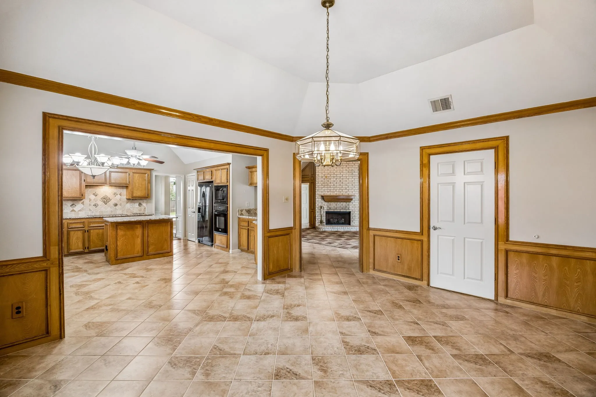Single Family Residence For Sale in Denton County , 1324 Red Maple Drive, Carrollton, Texas 75007, 3 Bedroom, 2 Bathroom, 2 Garage spaces, 2,102 Sqft, built in 1985, mls#21379314, Real Estate Agent in Carrollton, Homes For Sale in Denton county, Homes For Sale in Carrollton, Realtor in Carrollton Texas, Real Estate Brokerage Independent Realty Texas, Luminita Cordes Realtor