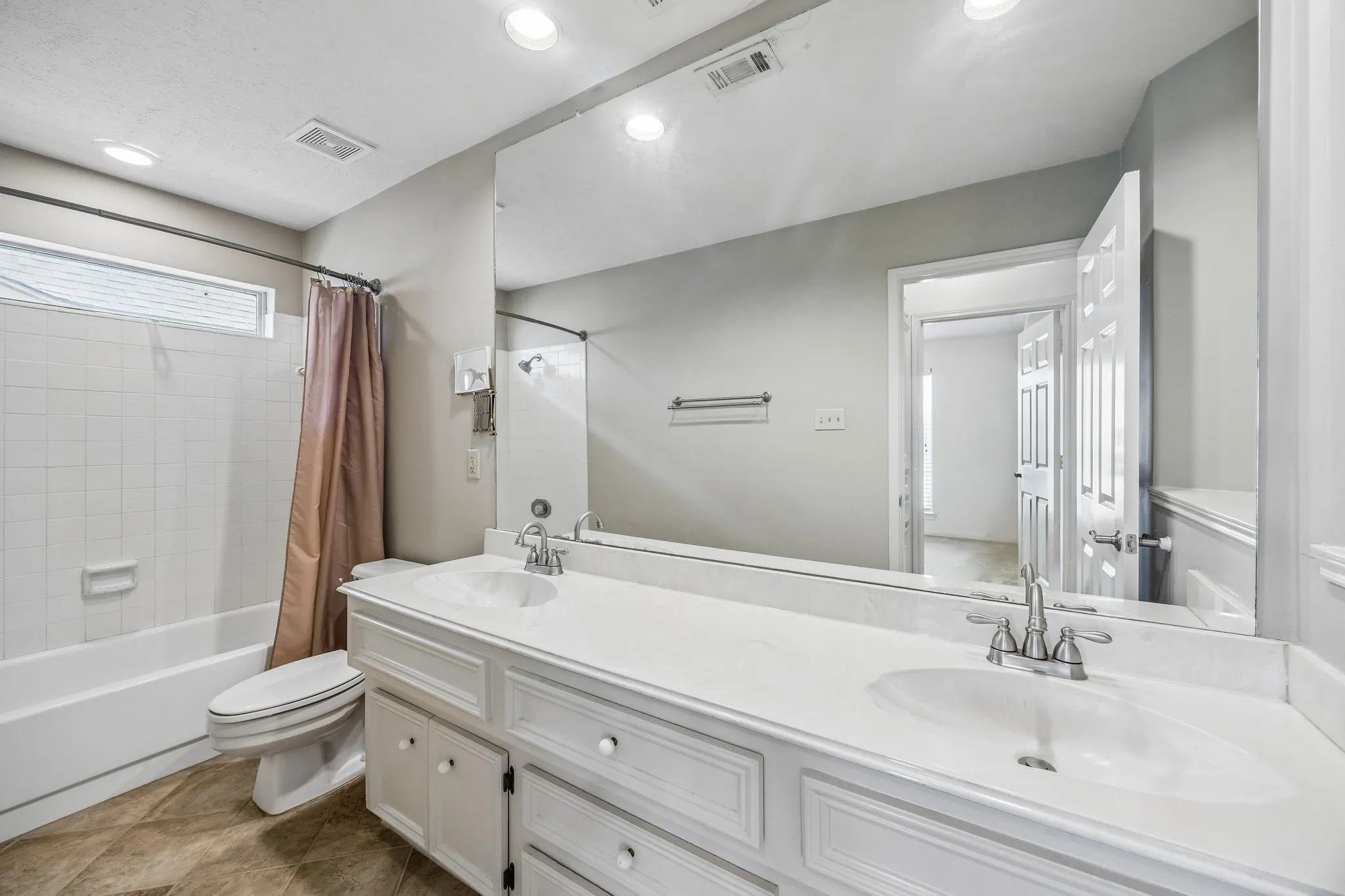 Single Family Residence For Sale in Denton County , 1324 Red Maple Drive, Carrollton, Texas 75007, 3 Bedroom, 2 Bathroom, 2 Garage spaces, 2,102 Sqft, built in 1985, mls#21379314, Real Estate Agent in Carrollton, Homes For Sale in Denton county, Homes For Sale in Carrollton, Realtor in Carrollton Texas, Real Estate Brokerage Independent Realty Texas, Luminita Cordes Realtor