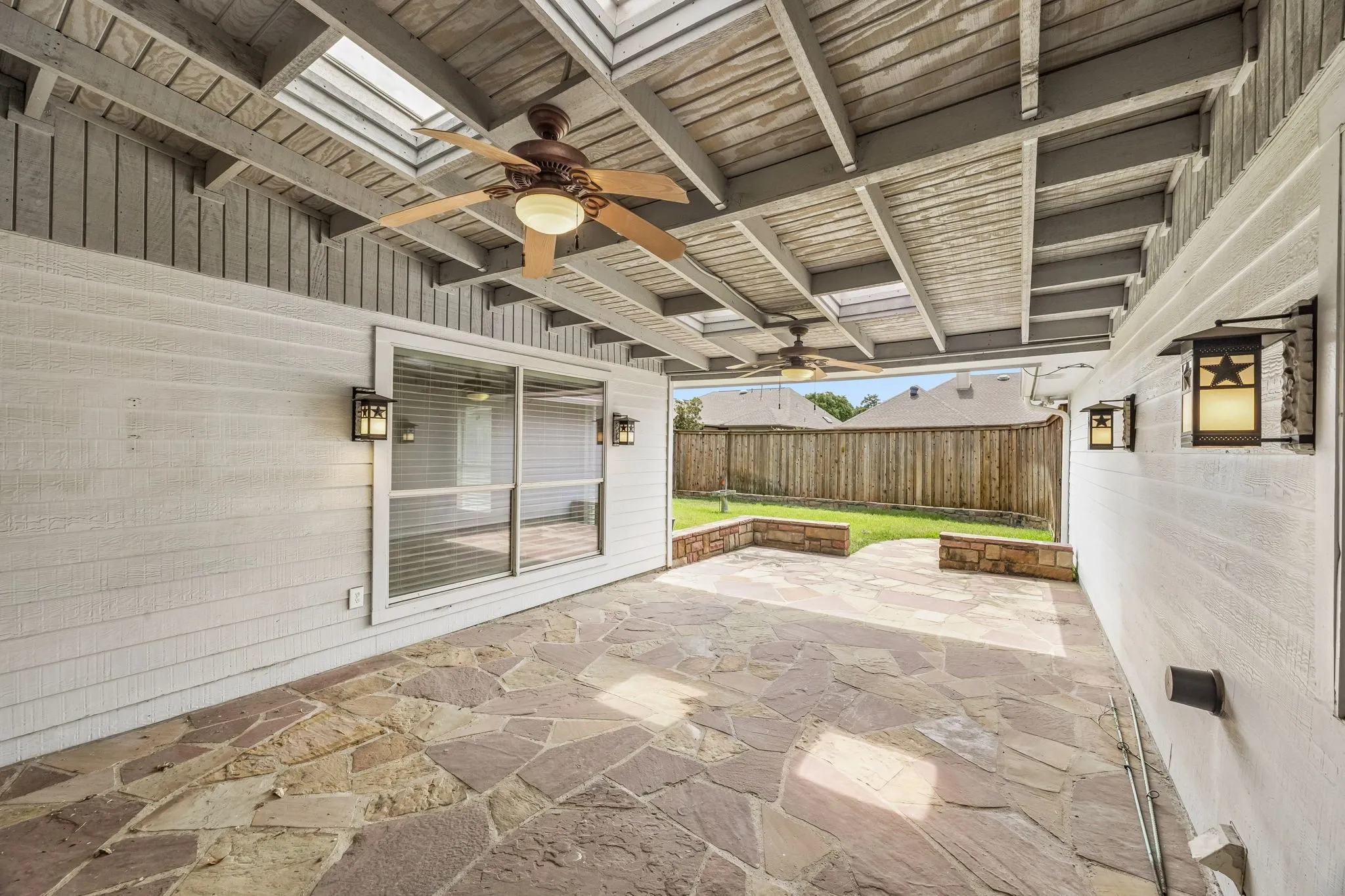 Single Family Residence For Sale in Denton County , 1324 Red Maple Drive, Carrollton, Texas 75007, 3 Bedroom, 2 Bathroom, 2 Garage spaces, 2,102 Sqft, built in 1985, mls#21379314, Real Estate Agent in Carrollton, Homes For Sale in Denton county, Homes For Sale in Carrollton, Realtor in Carrollton Texas, Real Estate Brokerage Independent Realty Texas, Luminita Cordes Realtor