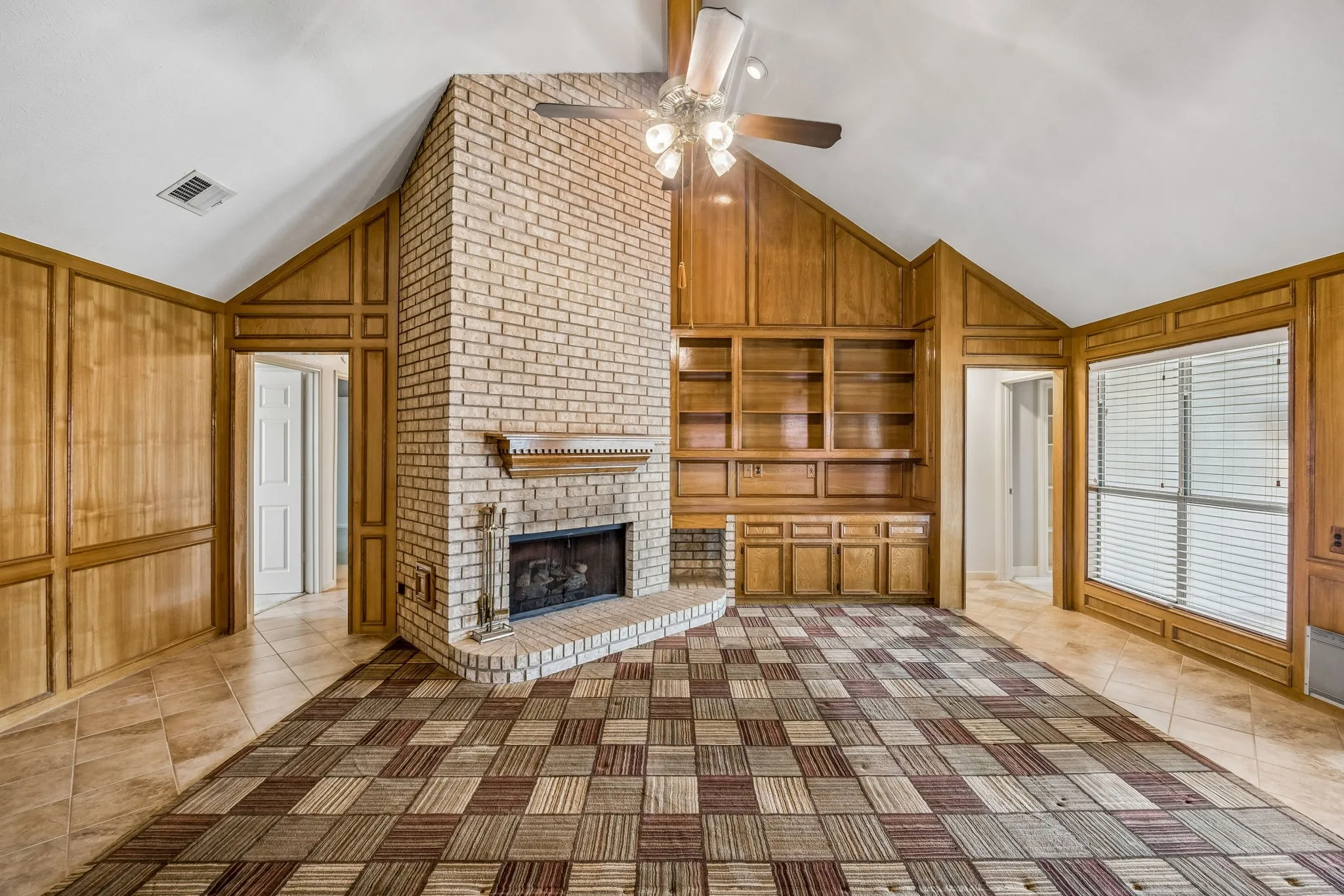 Single Family Residence For Sale in Denton County , 1324 Red Maple Drive, Carrollton, Texas 75007, 3 Bedroom, 2 Bathroom, 2 Garage spaces, 2,102 Sqft, built in 1985, mls#21379314, Real Estate Agent in Carrollton, Homes For Sale in Denton county, Homes For Sale in Carrollton, Realtor in Carrollton Texas, Real Estate Brokerage Independent Realty Texas, Luminita Cordes Realtor