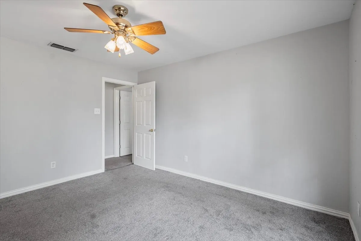 Single Family Residence For Sale in Smith County , 1715 Leisure Lane, Hideaway, Texas 75771, 3 Bedroom, 2 Bathroom, 2 Garage spaces, 2,034 Sqft, built in 1975, mls#21379580, Real Estate Agent in Hideaway, Homes For Sale in Smith county, Homes For Sale in Hideaway, Realtor in Hideaway Texas, Real Estate Brokerage Independent Realty Texas, Luminita Cordes Realtor