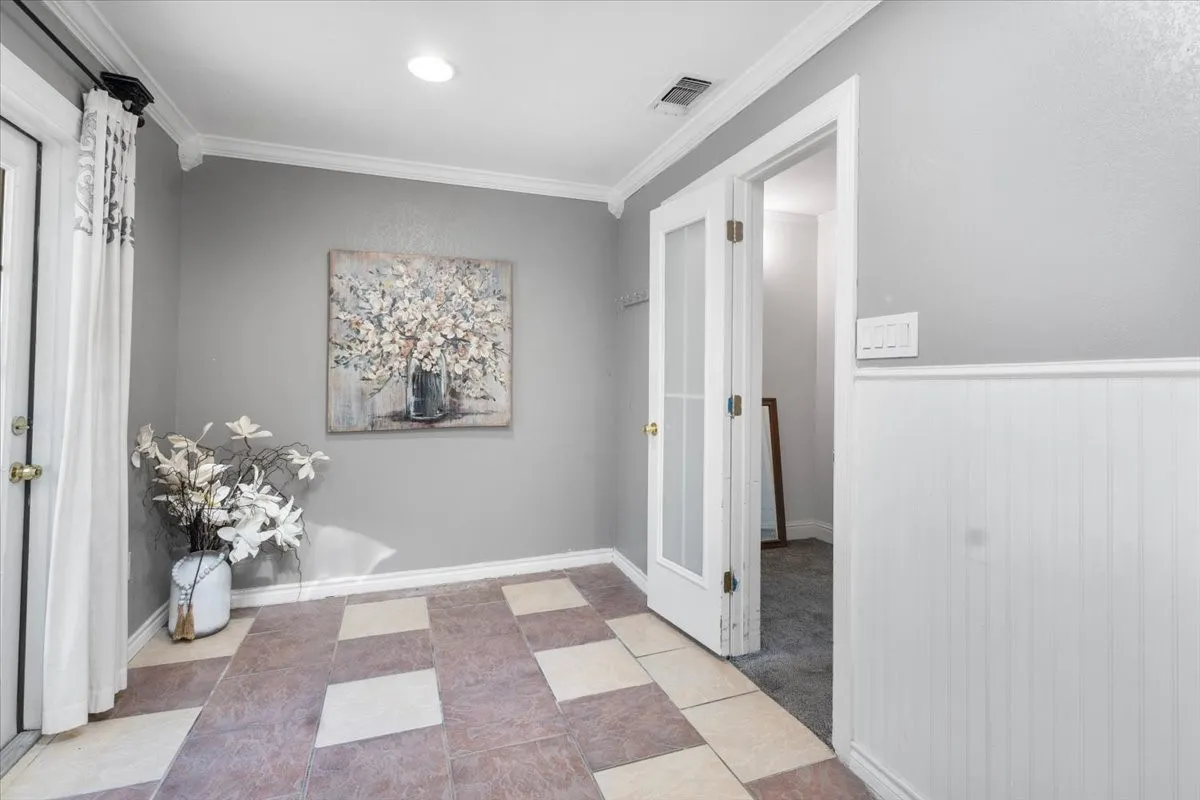 Single Family Residence For Sale in Smith County , 1715 Leisure Lane, Hideaway, Texas 75771, 3 Bedroom, 2 Bathroom, 2 Garage spaces, 2,034 Sqft, built in 1975, mls#21379580, Real Estate Agent in Hideaway, Homes For Sale in Smith county, Homes For Sale in Hideaway, Realtor in Hideaway Texas, Real Estate Brokerage Independent Realty Texas, Luminita Cordes Realtor