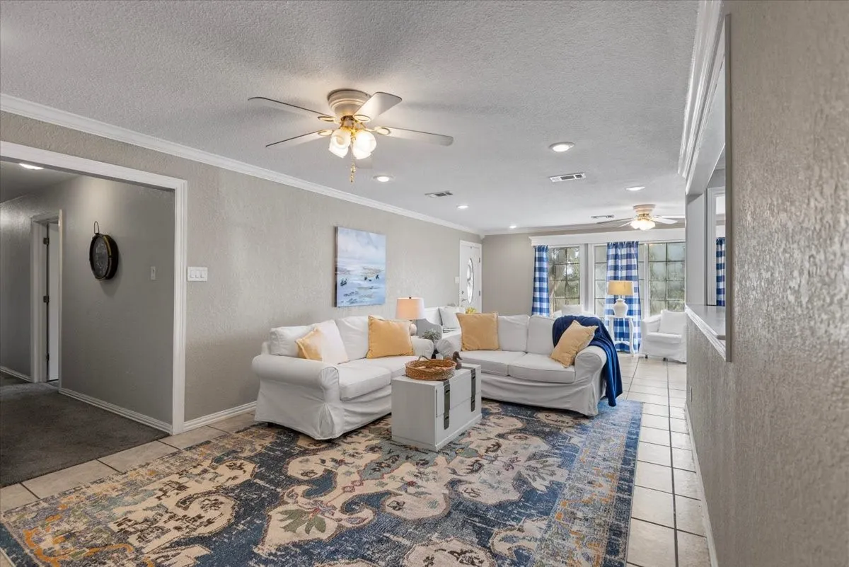 Single Family Residence For Sale in Smith County , 1715 Leisure Lane, Hideaway, Texas 75771, 3 Bedroom, 2 Bathroom, 2 Garage spaces, 2,034 Sqft, built in 1975, mls#21379580, Real Estate Agent in Hideaway, Homes For Sale in Smith county, Homes For Sale in Hideaway, Realtor in Hideaway Texas, Real Estate Brokerage Independent Realty Texas, Luminita Cordes Realtor