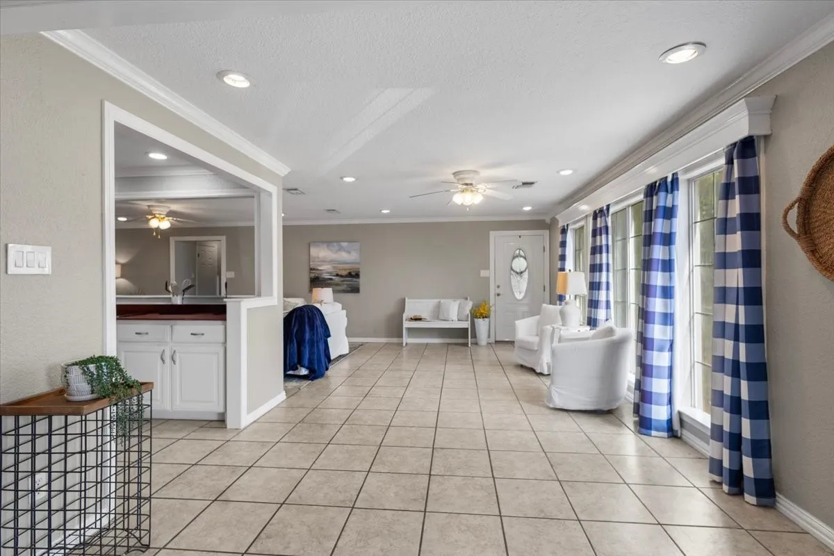 Single Family Residence For Sale in Smith County , 1715 Leisure Lane, Hideaway, Texas 75771, 3 Bedroom, 2 Bathroom, 2 Garage spaces, 2,034 Sqft, built in 1975, mls#21379580, Real Estate Agent in Hideaway, Homes For Sale in Smith county, Homes For Sale in Hideaway, Realtor in Hideaway Texas, Real Estate Brokerage Independent Realty Texas, Luminita Cordes Realtor