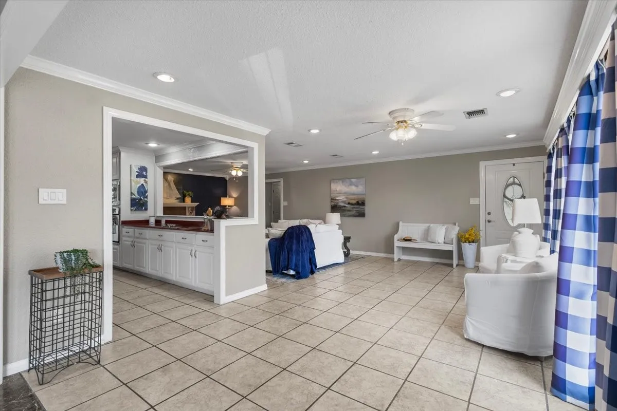 Single Family Residence For Sale in Smith County , 1715 Leisure Lane, Hideaway, Texas 75771, 3 Bedroom, 2 Bathroom, 2 Garage spaces, 2,034 Sqft, built in 1975, mls#21379580, Real Estate Agent in Hideaway, Homes For Sale in Smith county, Homes For Sale in Hideaway, Realtor in Hideaway Texas, Real Estate Brokerage Independent Realty Texas, Luminita Cordes Realtor