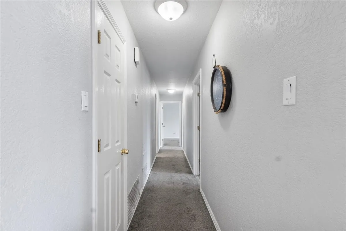 Single Family Residence For Sale in Smith County , 1715 Leisure Lane, Hideaway, Texas 75771, 3 Bedroom, 2 Bathroom, 2 Garage spaces, 2,034 Sqft, built in 1975, mls#21379580, Real Estate Agent in Hideaway, Homes For Sale in Smith county, Homes For Sale in Hideaway, Realtor in Hideaway Texas, Real Estate Brokerage Independent Realty Texas, Luminita Cordes Realtor