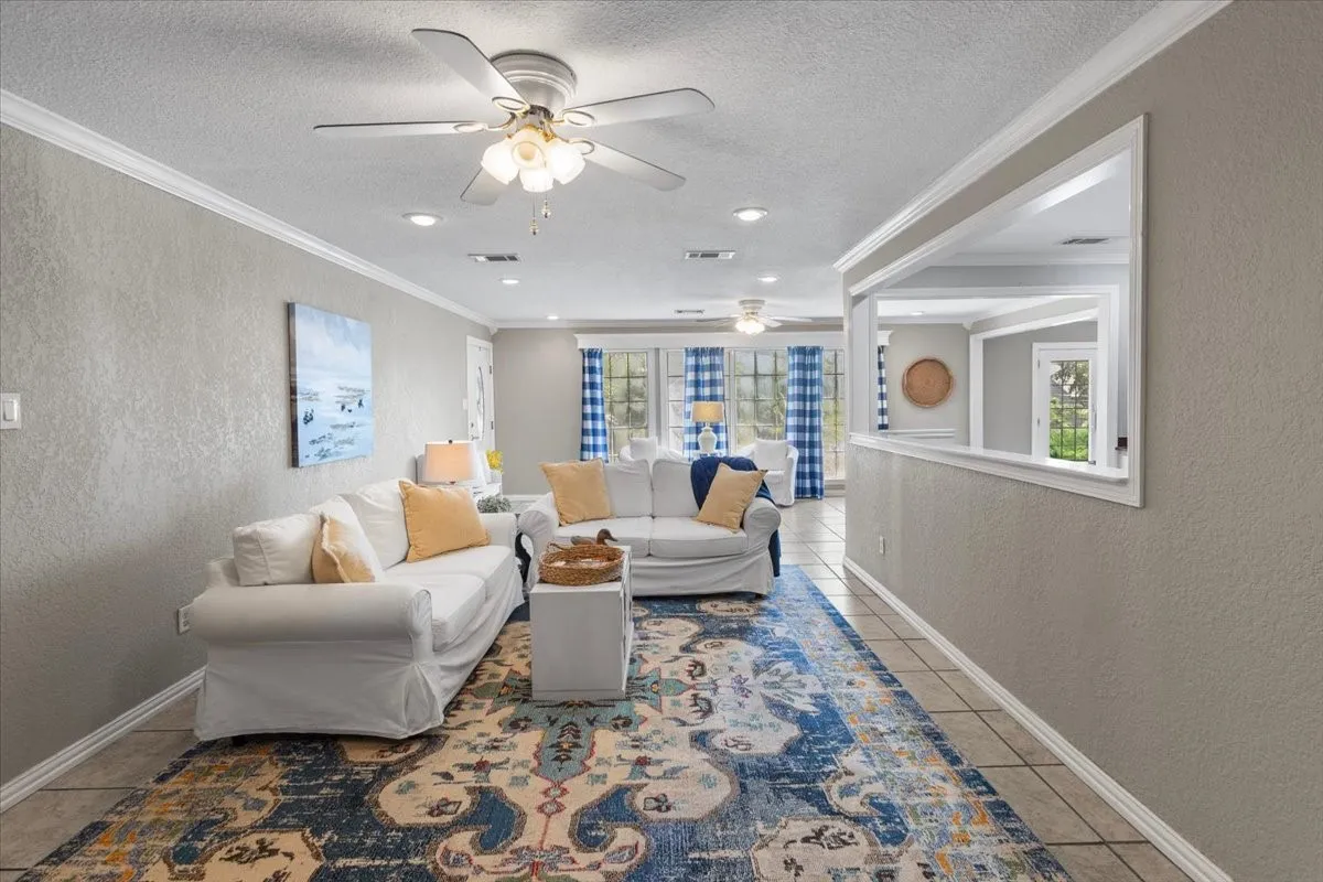 Single Family Residence For Sale in Smith County , 1715 Leisure Lane, Hideaway, Texas 75771, 3 Bedroom, 2 Bathroom, 2 Garage spaces, 2,034 Sqft, built in 1975, mls#21379580, Real Estate Agent in Hideaway, Homes For Sale in Smith county, Homes For Sale in Hideaway, Realtor in Hideaway Texas, Real Estate Brokerage Independent Realty Texas, Luminita Cordes Realtor