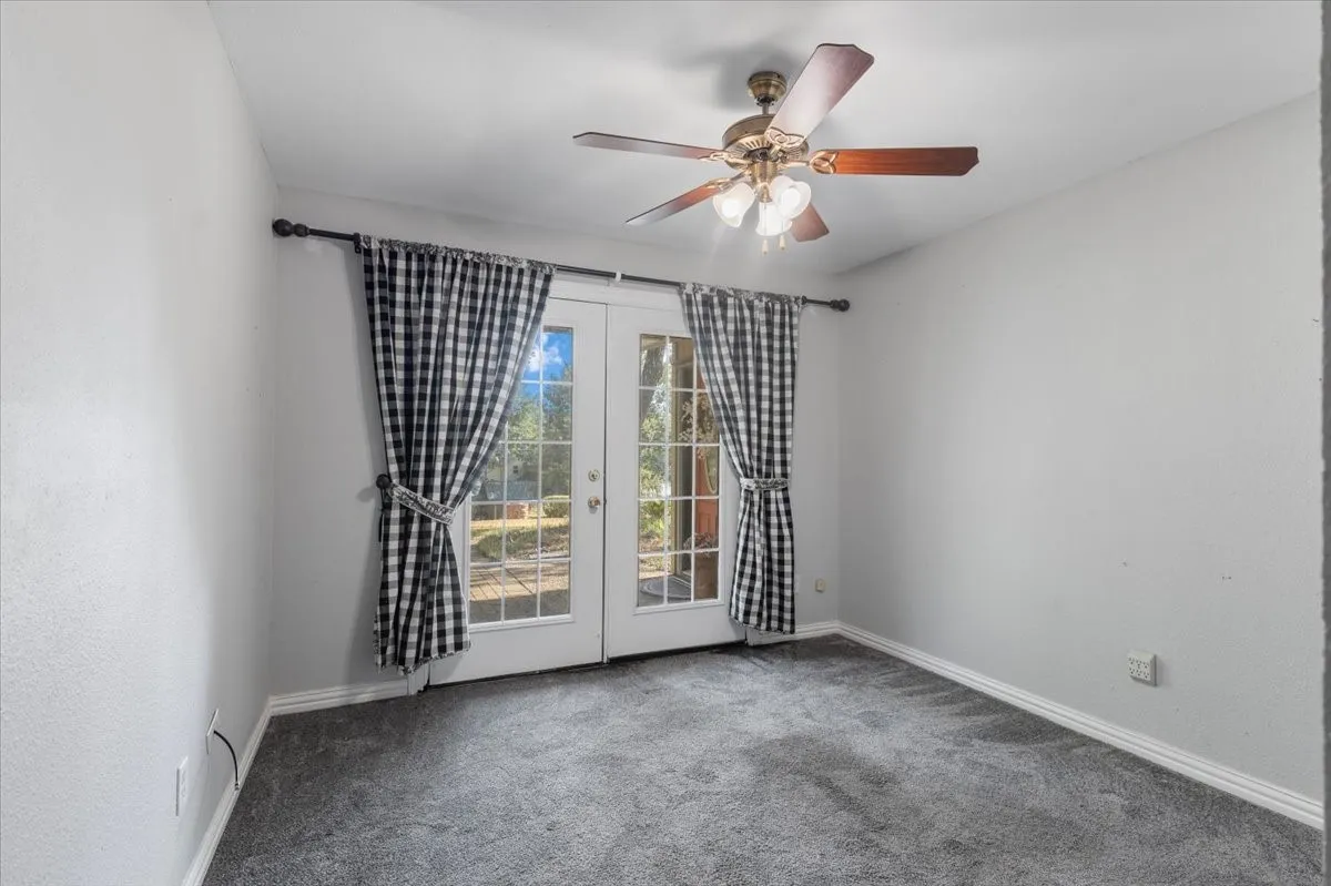 Single Family Residence For Sale in Smith County , 1715 Leisure Lane, Hideaway, Texas 75771, 3 Bedroom, 2 Bathroom, 2 Garage spaces, 2,034 Sqft, built in 1975, mls#21379580, Real Estate Agent in Hideaway, Homes For Sale in Smith county, Homes For Sale in Hideaway, Realtor in Hideaway Texas, Real Estate Brokerage Independent Realty Texas, Luminita Cordes Realtor