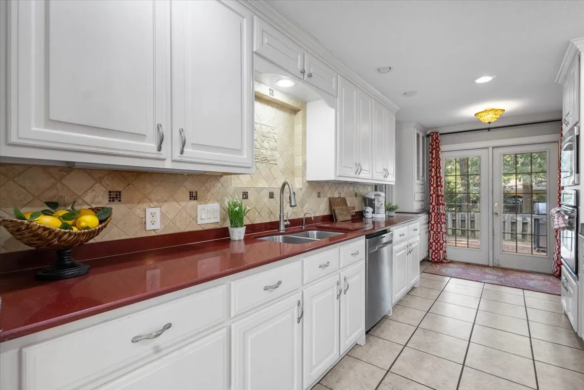 Single Family Residence For Sale in Smith County , 1715 Leisure Lane, Hideaway, Texas 75771, 3 Bedroom, 2 Bathroom, 2 Garage spaces, 2,034 Sqft, built in 1975, mls#21379580, Real Estate Agent in Hideaway, Homes For Sale in Smith county, Homes For Sale in Hideaway, Realtor in Hideaway Texas, Real Estate Brokerage Independent Realty Texas, Luminita Cordes Realtor