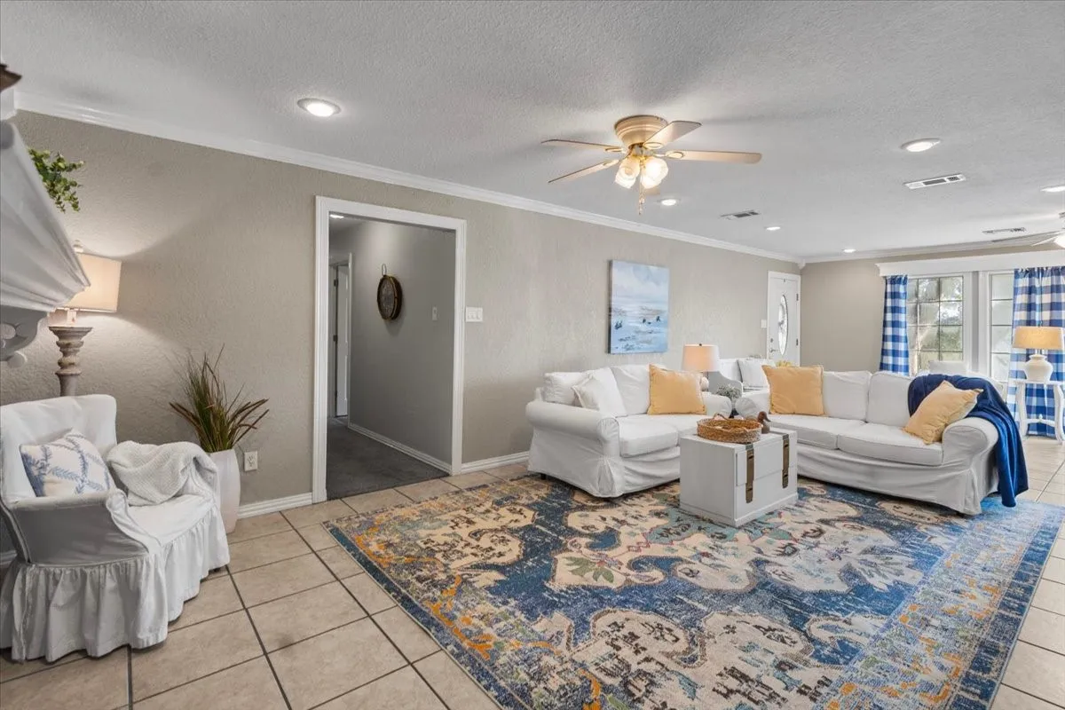 Single Family Residence For Sale in Smith County , 1715 Leisure Lane, Hideaway, Texas 75771, 3 Bedroom, 2 Bathroom, 2 Garage spaces, 2,034 Sqft, built in 1975, mls#21379580, Real Estate Agent in Hideaway, Homes For Sale in Smith county, Homes For Sale in Hideaway, Realtor in Hideaway Texas, Real Estate Brokerage Independent Realty Texas, Luminita Cordes Realtor