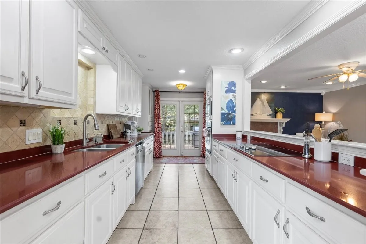 Single Family Residence For Sale in Smith County , 1715 Leisure Lane, Hideaway, Texas 75771, 3 Bedroom, 2 Bathroom, 2 Garage spaces, 2,034 Sqft, built in 1975, mls#21379580, Real Estate Agent in Hideaway, Homes For Sale in Smith county, Homes For Sale in Hideaway, Realtor in Hideaway Texas, Real Estate Brokerage Independent Realty Texas, Luminita Cordes Realtor