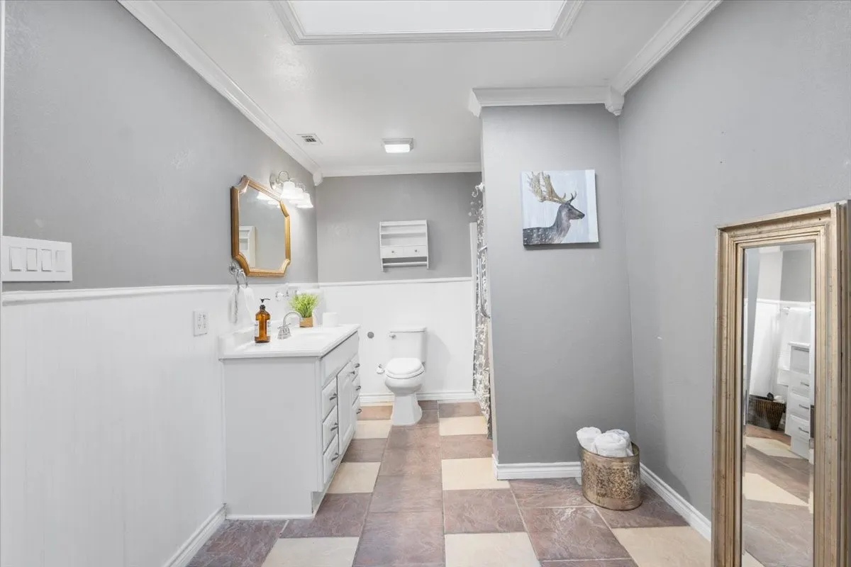 Single Family Residence For Sale in Smith County , 1715 Leisure Lane, Hideaway, Texas 75771, 3 Bedroom, 2 Bathroom, 2 Garage spaces, 2,034 Sqft, built in 1975, mls#21379580, Real Estate Agent in Hideaway, Homes For Sale in Smith county, Homes For Sale in Hideaway, Realtor in Hideaway Texas, Real Estate Brokerage Independent Realty Texas, Luminita Cordes Realtor