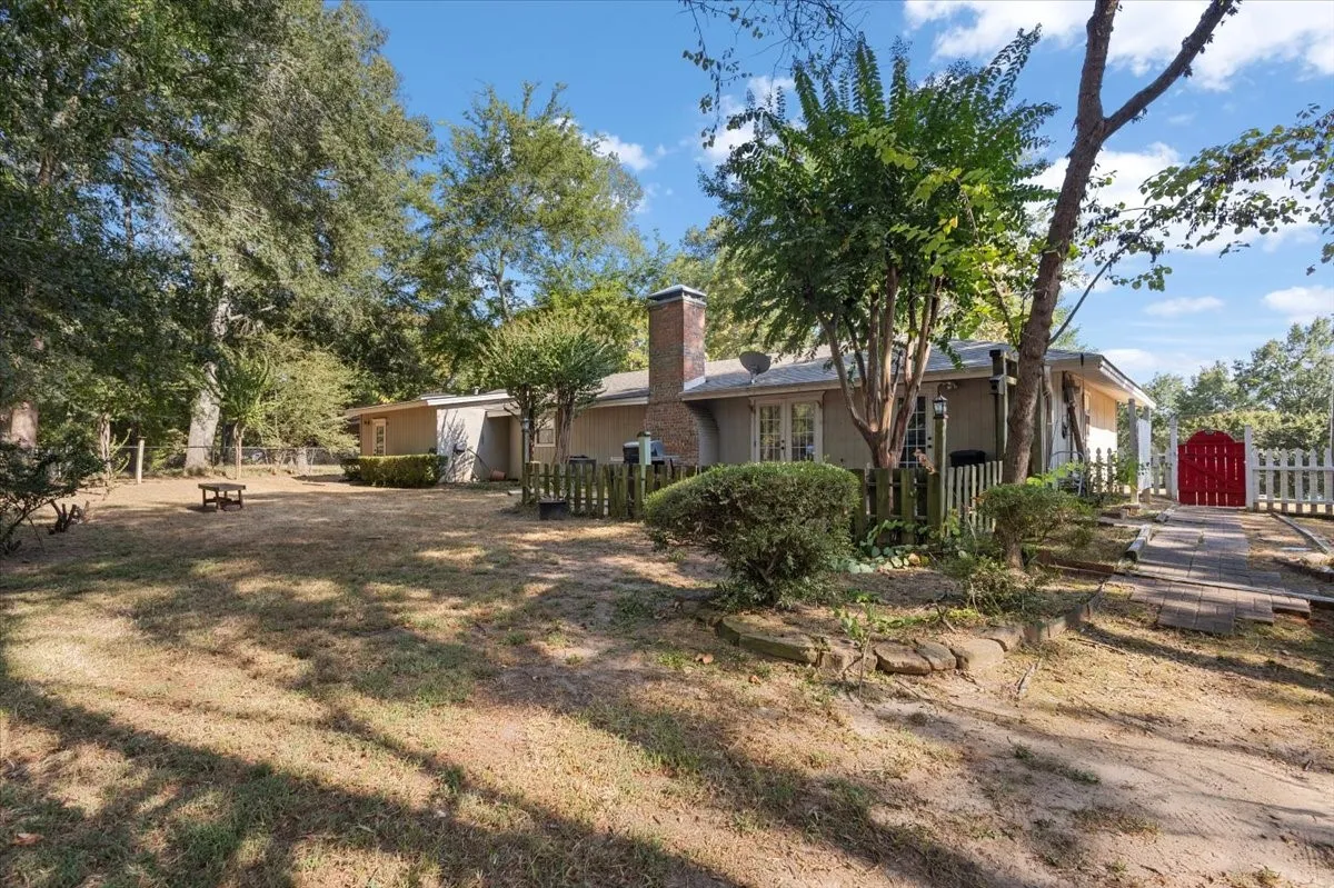 Single Family Residence For Sale in Smith County , 1715 Leisure Lane, Hideaway, Texas 75771, 3 Bedroom, 2 Bathroom, 2 Garage spaces, 2,034 Sqft, built in 1975, mls#21379580, Real Estate Agent in Hideaway, Homes For Sale in Smith county, Homes For Sale in Hideaway, Realtor in Hideaway Texas, Real Estate Brokerage Independent Realty Texas, Luminita Cordes Realtor