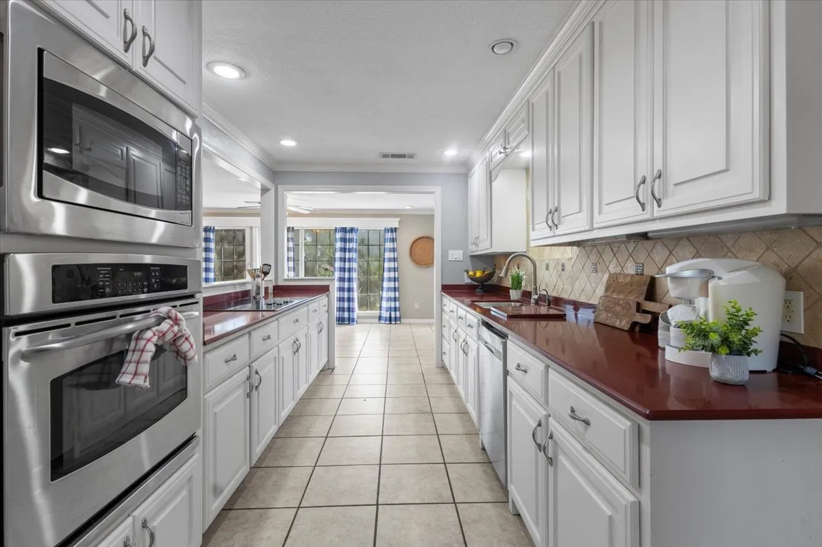Single Family Residence For Sale in Smith County , 1715 Leisure Lane, Hideaway, Texas 75771, 3 Bedroom, 2 Bathroom, 2 Garage spaces, 2,034 Sqft, built in 1975, mls#21379580, Real Estate Agent in Hideaway, Homes For Sale in Smith county, Homes For Sale in Hideaway, Realtor in Hideaway Texas, Real Estate Brokerage Independent Realty Texas, Luminita Cordes Realtor
