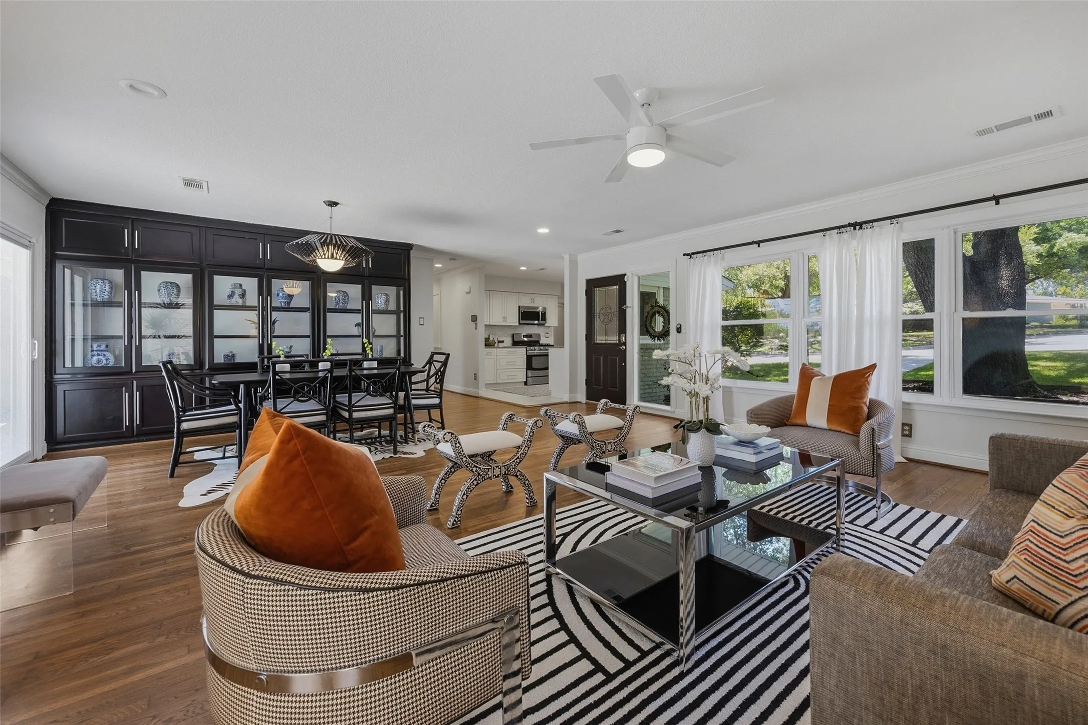 Single Family Residence For Rent in Tarrant County , 4817 Winthrop Avenue E, Fort Worth, Texas 76116, 3 Bedroom, 2 Bathroom, 2 Garage spaces, 1,716 Sqft, built in 1950, mls#21378678, Real Estate Agent in Fort Worth, Homes For Rent in Tarrant county, Homes For Rent in Fort Worth, Realtor in Fort Worth Texas, Real Estate Brokerage Independent Realty Texas, Luminita Cordes Realtor