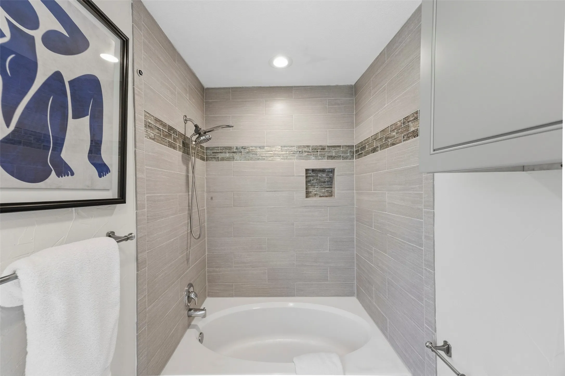 Single Family Residence For Rent in Tarrant County , 4817 Winthrop Avenue E, Fort Worth, Texas 76116, 3 Bedroom, 2 Bathroom, 2 Garage spaces, 1,716 Sqft, built in 1950, mls#21378678, Real Estate Agent in Fort Worth, Homes For Rent in Tarrant county, Homes For Rent in Fort Worth, Realtor in Fort Worth Texas, Real Estate Brokerage Independent Realty Texas, Luminita Cordes Realtor