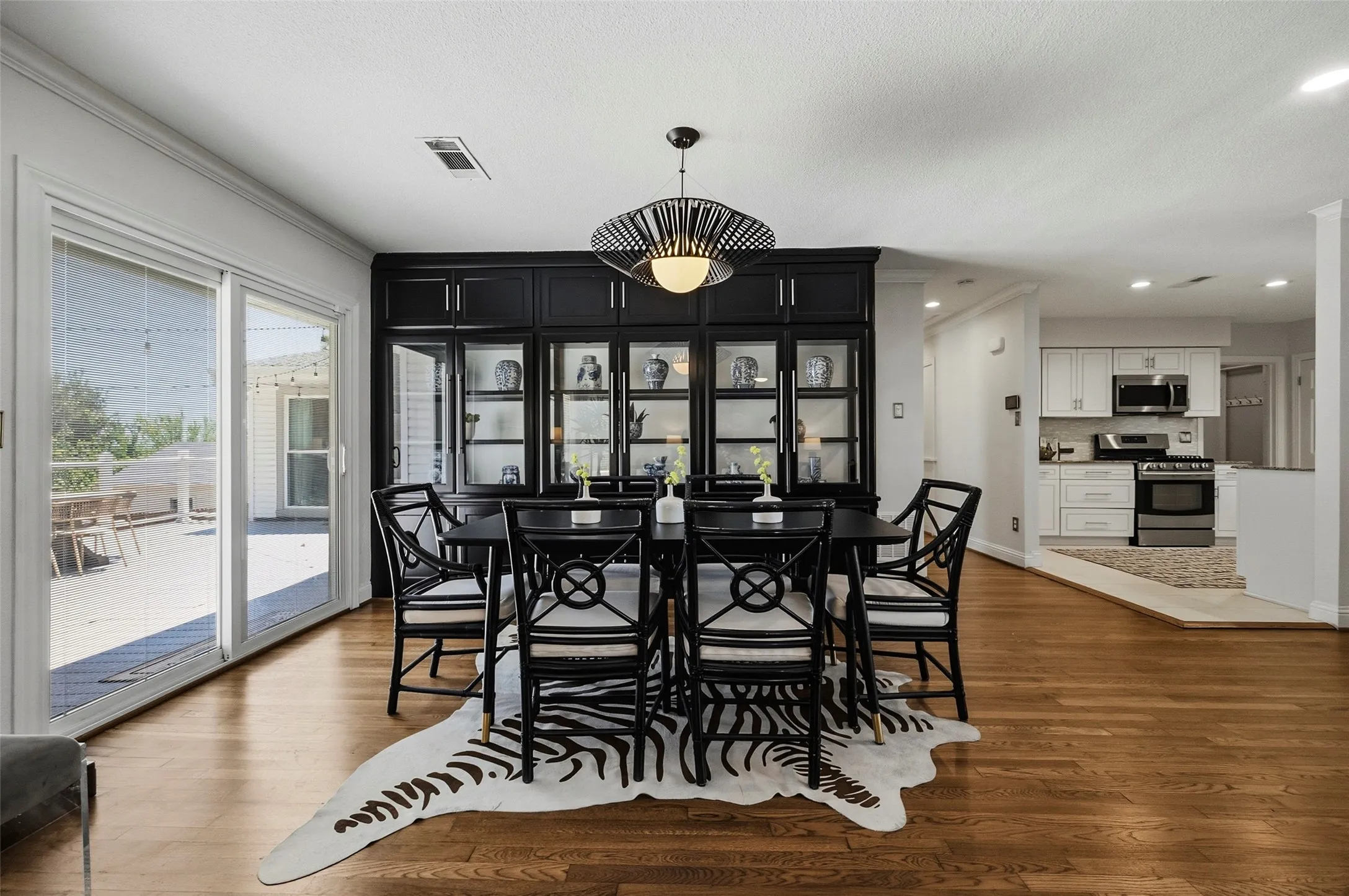 Single Family Residence For Rent in Tarrant County , 4817 Winthrop Avenue E, Fort Worth, Texas 76116, 3 Bedroom, 2 Bathroom, 2 Garage spaces, 1,716 Sqft, built in 1950, mls#21378678, Real Estate Agent in Fort Worth, Homes For Rent in Tarrant county, Homes For Rent in Fort Worth, Realtor in Fort Worth Texas, Real Estate Brokerage Independent Realty Texas, Luminita Cordes Realtor