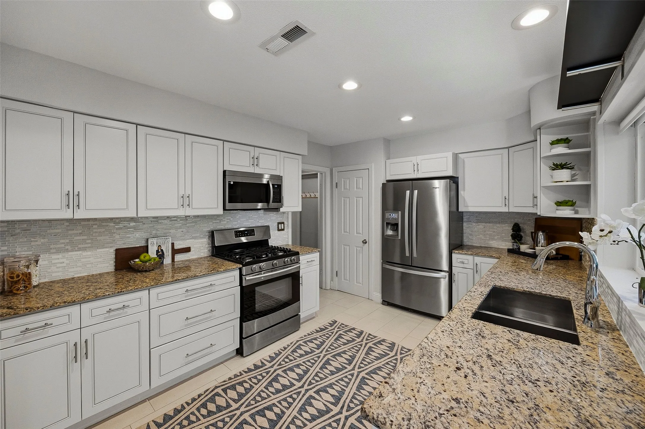 Single Family Residence For Rent in Tarrant County , 4817 Winthrop Avenue E, Fort Worth, Texas 76116, 3 Bedroom, 2 Bathroom, 2 Garage spaces, 1,716 Sqft, built in 1950, mls#21378678, Real Estate Agent in Fort Worth, Homes For Rent in Tarrant county, Homes For Rent in Fort Worth, Realtor in Fort Worth Texas, Real Estate Brokerage Independent Realty Texas, Luminita Cordes Realtor