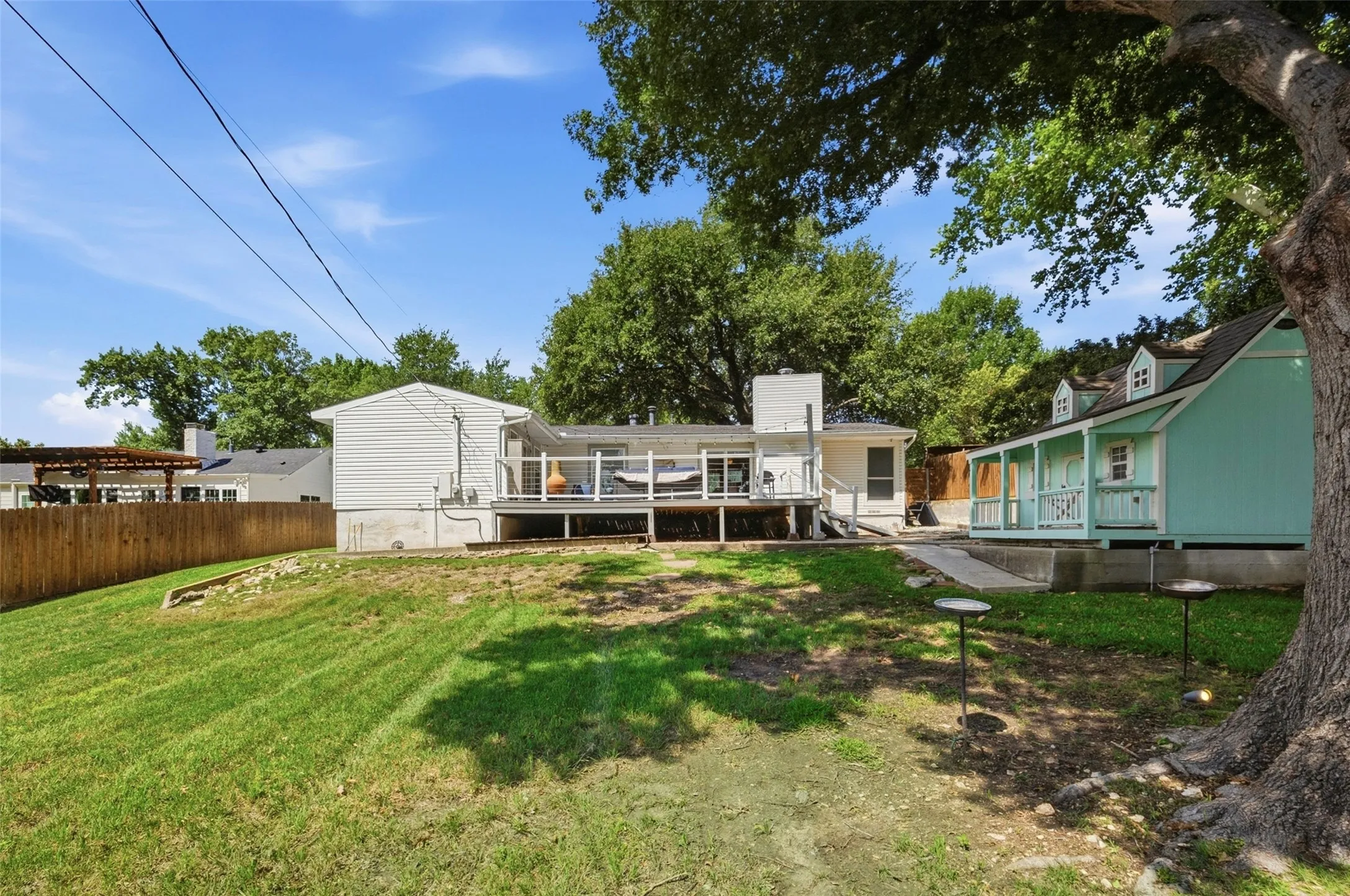 Single Family Residence For Rent in Tarrant County , 4817 Winthrop Avenue E, Fort Worth, Texas 76116, 3 Bedroom, 2 Bathroom, 2 Garage spaces, 1,716 Sqft, built in 1950, mls#21378678, Real Estate Agent in Fort Worth, Homes For Rent in Tarrant county, Homes For Rent in Fort Worth, Realtor in Fort Worth Texas, Real Estate Brokerage Independent Realty Texas, Luminita Cordes Realtor