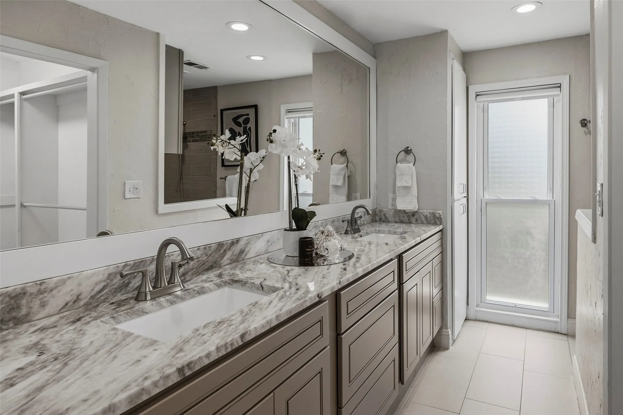 Single Family Residence For Rent in Tarrant County , 4817 Winthrop Avenue E, Fort Worth, Texas 76116, 3 Bedroom, 2 Bathroom, 2 Garage spaces, 1,716 Sqft, built in 1950, mls#21378678, Real Estate Agent in Fort Worth, Homes For Rent in Tarrant county, Homes For Rent in Fort Worth, Realtor in Fort Worth Texas, Real Estate Brokerage Independent Realty Texas, Luminita Cordes Realtor
