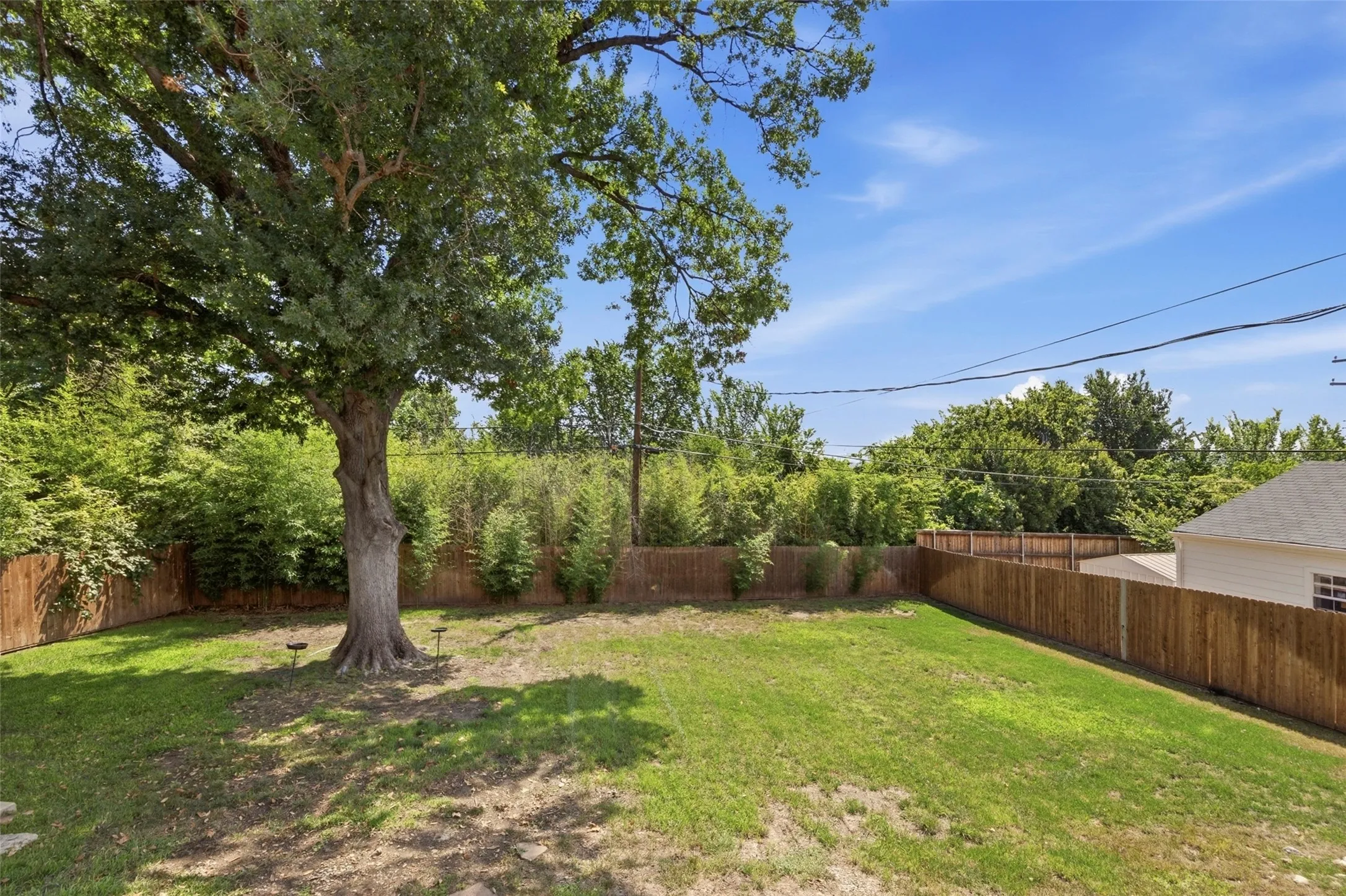 Single Family Residence For Rent in Tarrant County , 4817 Winthrop Avenue E, Fort Worth, Texas 76116, 3 Bedroom, 2 Bathroom, 2 Garage spaces, 1,716 Sqft, built in 1950, mls#21378678, Real Estate Agent in Fort Worth, Homes For Rent in Tarrant county, Homes For Rent in Fort Worth, Realtor in Fort Worth Texas, Real Estate Brokerage Independent Realty Texas, Luminita Cordes Realtor