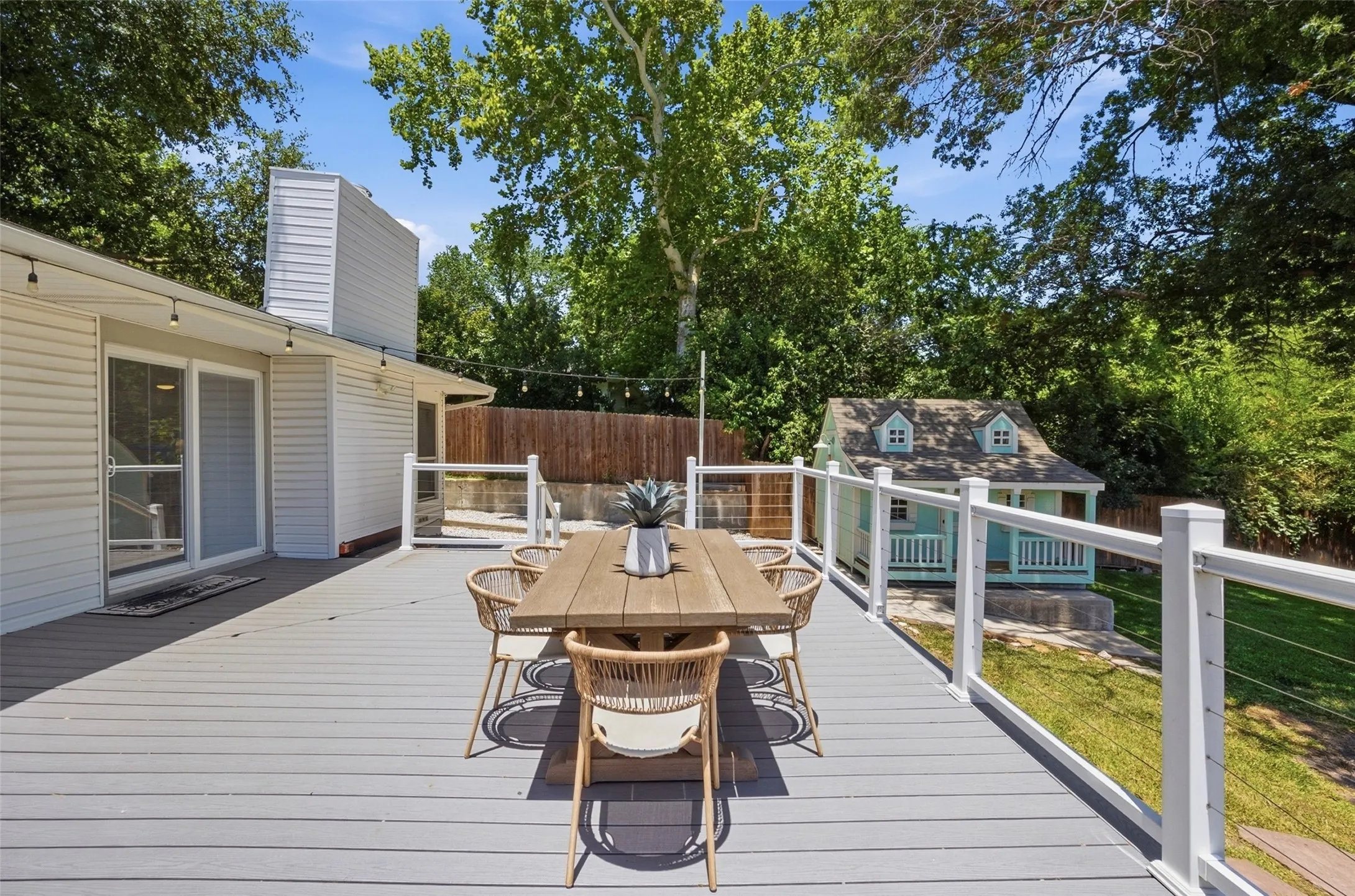 Single Family Residence For Rent in Tarrant County , 4817 Winthrop Avenue E, Fort Worth, Texas 76116, 3 Bedroom, 2 Bathroom, 2 Garage spaces, 1,716 Sqft, built in 1950, mls#21378678, Real Estate Agent in Fort Worth, Homes For Rent in Tarrant county, Homes For Rent in Fort Worth, Realtor in Fort Worth Texas, Real Estate Brokerage Independent Realty Texas, Luminita Cordes Realtor