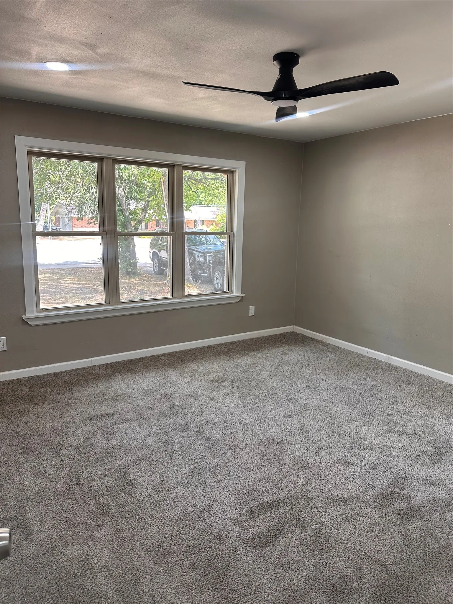 Single Family Residence For Sale in Kaufman County , 819 W State Street, Terrell, Texas 75160, 3 Bedroom, 2 Bathroom, 2 Garage spaces, 1,364 Sqft, built in 1956, mls#21379582, Real Estate Agent in Terrell, Homes For Sale in Kaufman county, Homes For Sale in Terrell, Realtor in Terrell Texas, Real Estate Brokerage Independent Realty Texas, Luminita Cordes Realtor