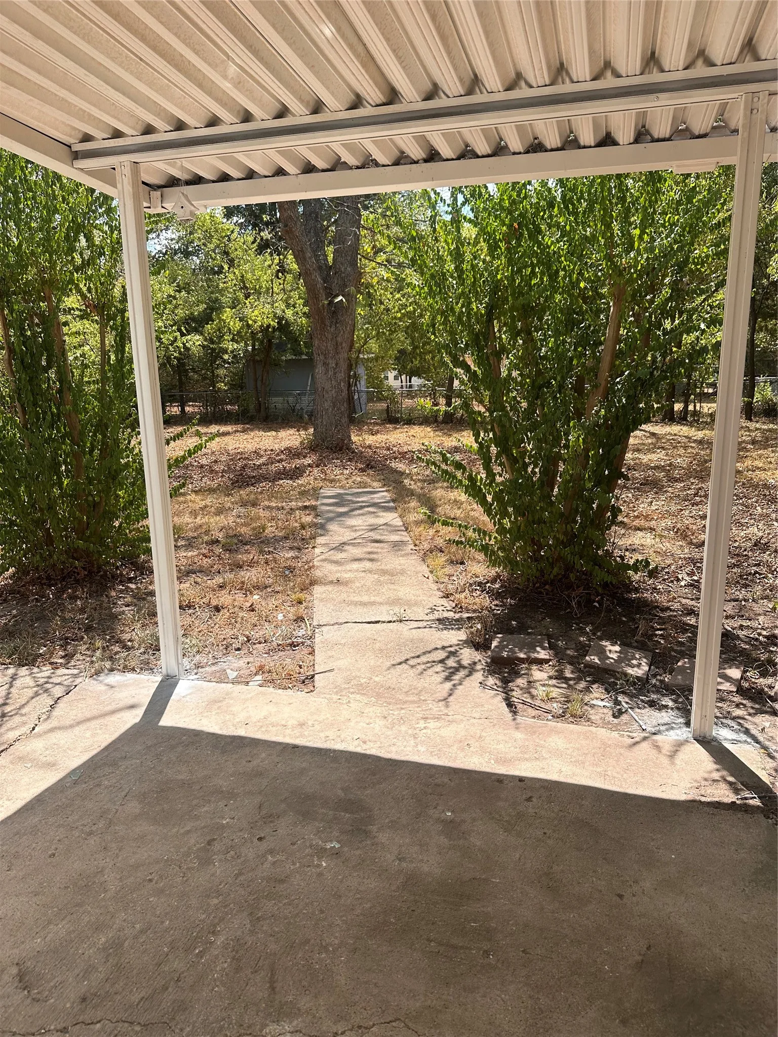 Single Family Residence For Sale in Kaufman County , 819 W State Street, Terrell, Texas 75160, 3 Bedroom, 2 Bathroom, 2 Garage spaces, 1,364 Sqft, built in 1956, mls#21379582, Real Estate Agent in Terrell, Homes For Sale in Kaufman county, Homes For Sale in Terrell, Realtor in Terrell Texas, Real Estate Brokerage Independent Realty Texas, Luminita Cordes Realtor