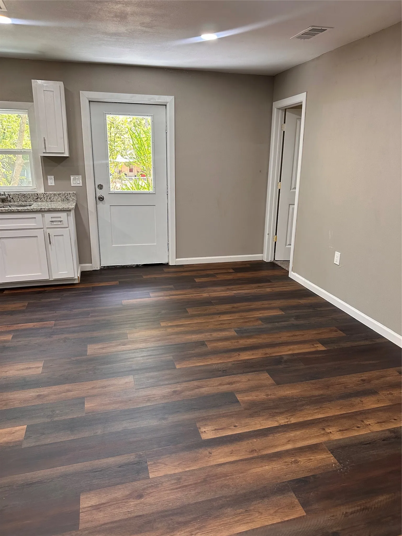 Single Family Residence For Sale in Kaufman County , 819 W State Street, Terrell, Texas 75160, 3 Bedroom, 2 Bathroom, 2 Garage spaces, 1,364 Sqft, built in 1956, mls#21379582, Real Estate Agent in Terrell, Homes For Sale in Kaufman county, Homes For Sale in Terrell, Realtor in Terrell Texas, Real Estate Brokerage Independent Realty Texas, Luminita Cordes Realtor