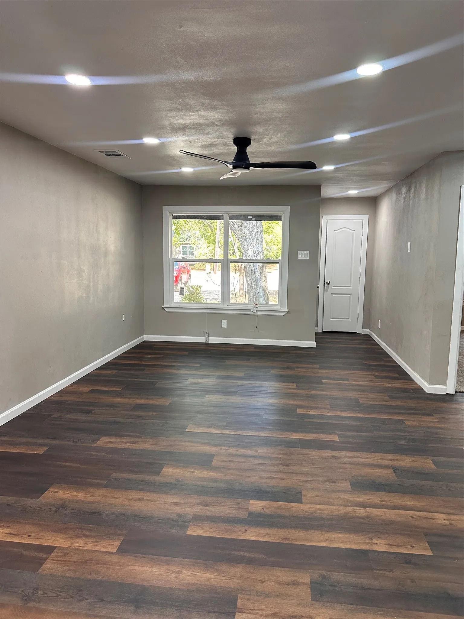 Single Family Residence For Sale in Kaufman County , 819 W State Street, Terrell, Texas 75160, 3 Bedroom, 2 Bathroom, 2 Garage spaces, 1,364 Sqft, built in 1956, mls#21379582, Real Estate Agent in Terrell, Homes For Sale in Kaufman county, Homes For Sale in Terrell, Realtor in Terrell Texas, Real Estate Brokerage Independent Realty Texas, Luminita Cordes Realtor