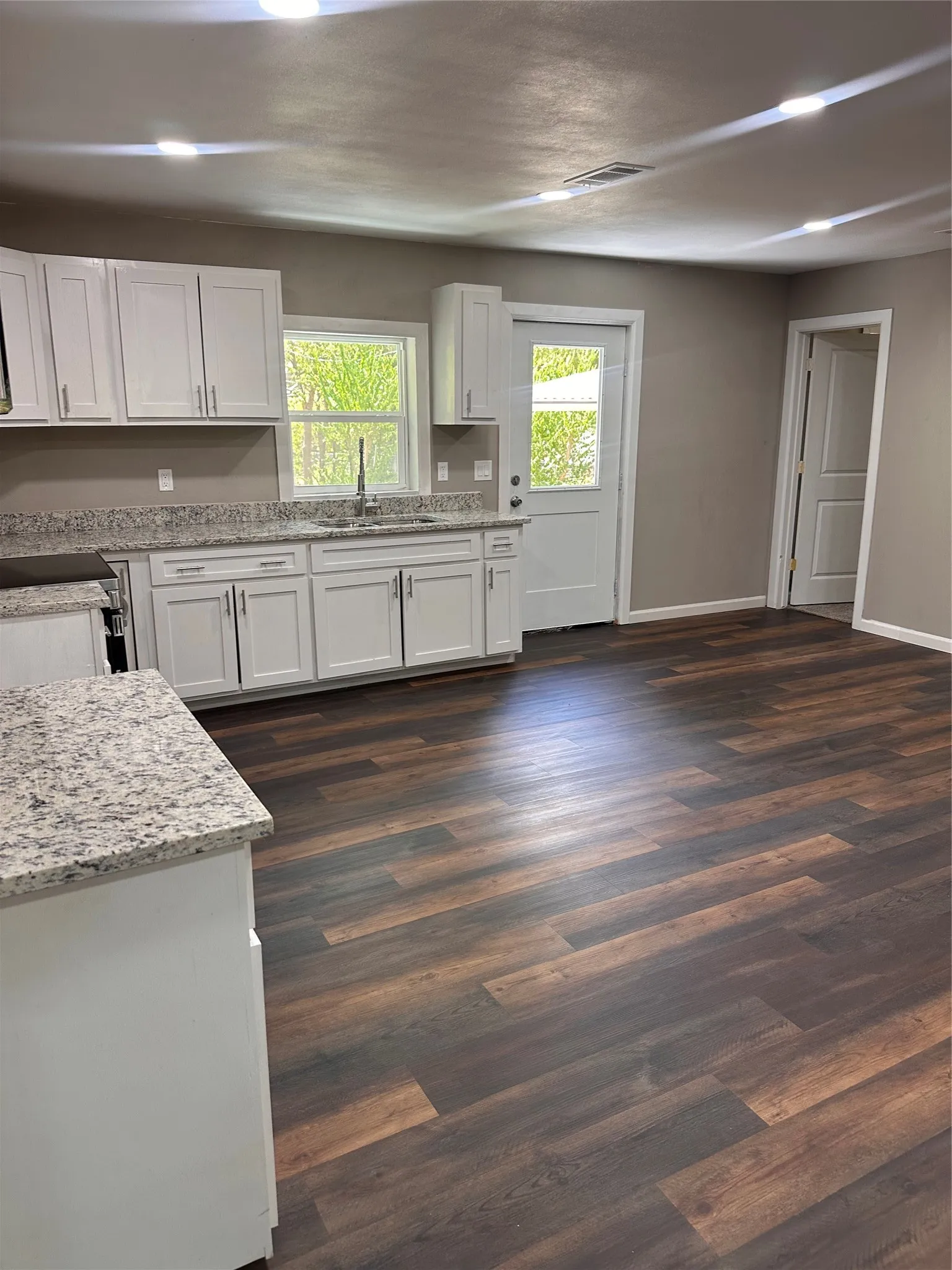 Single Family Residence For Sale in Kaufman County , 819 W State Street, Terrell, Texas 75160, 3 Bedroom, 2 Bathroom, 2 Garage spaces, 1,364 Sqft, built in 1956, mls#21379582, Real Estate Agent in Terrell, Homes For Sale in Kaufman county, Homes For Sale in Terrell, Realtor in Terrell Texas, Real Estate Brokerage Independent Realty Texas, Luminita Cordes Realtor