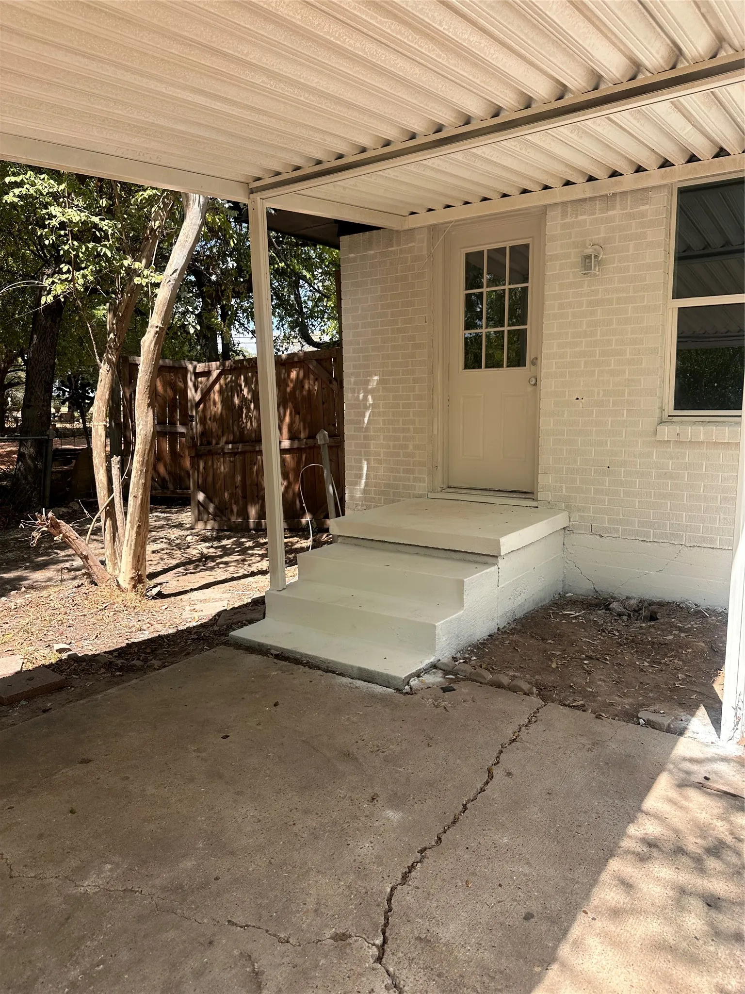 Single Family Residence For Sale in Kaufman County , 819 W State Street, Terrell, Texas 75160, 3 Bedroom, 2 Bathroom, 2 Garage spaces, 1,364 Sqft, built in 1956, mls#21379582, Real Estate Agent in Terrell, Homes For Sale in Kaufman county, Homes For Sale in Terrell, Realtor in Terrell Texas, Real Estate Brokerage Independent Realty Texas, Luminita Cordes Realtor