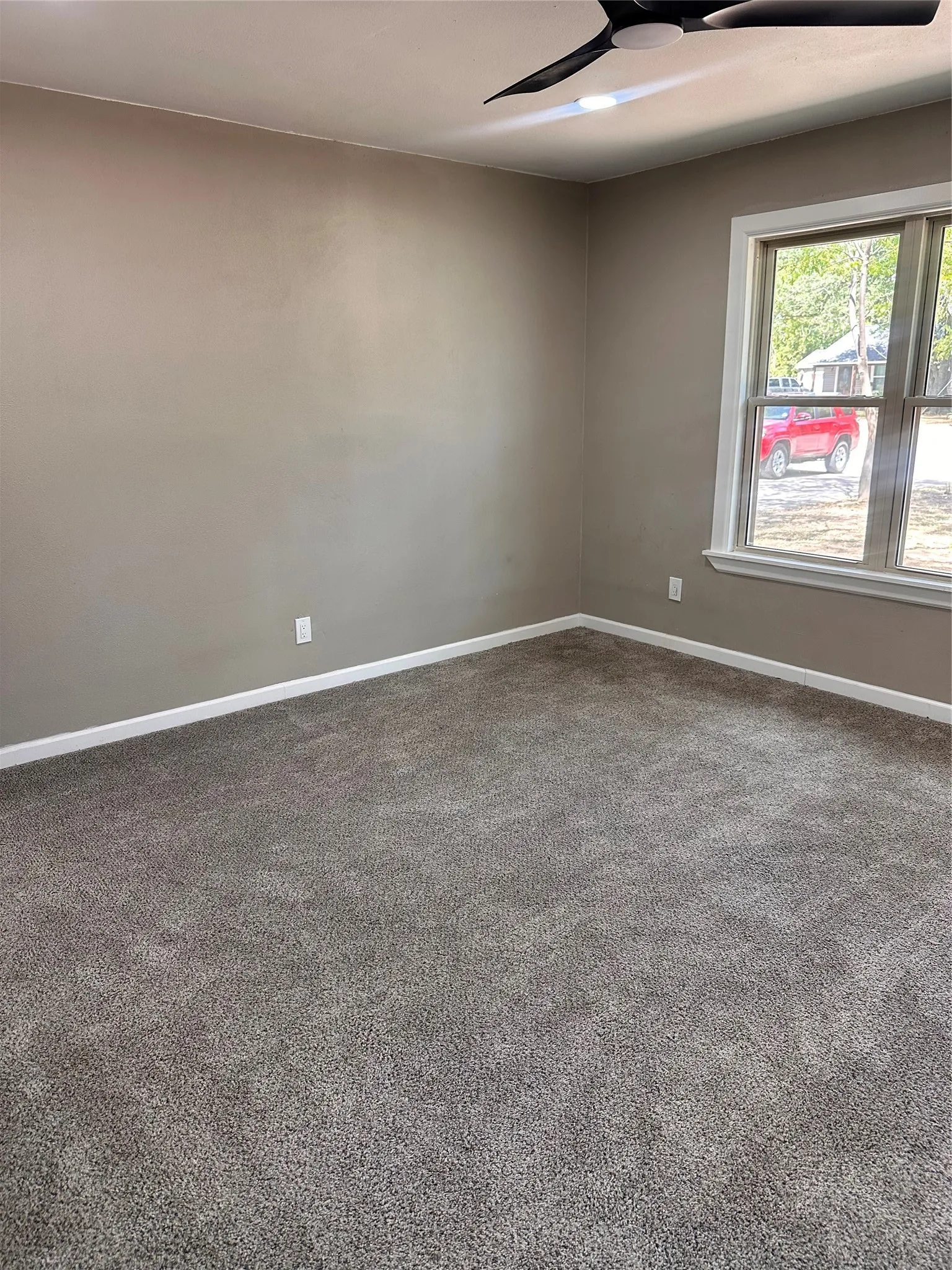 Single Family Residence For Sale in Kaufman County , 819 W State Street, Terrell, Texas 75160, 3 Bedroom, 2 Bathroom, 2 Garage spaces, 1,364 Sqft, built in 1956, mls#21379582, Real Estate Agent in Terrell, Homes For Sale in Kaufman county, Homes For Sale in Terrell, Realtor in Terrell Texas, Real Estate Brokerage Independent Realty Texas, Luminita Cordes Realtor