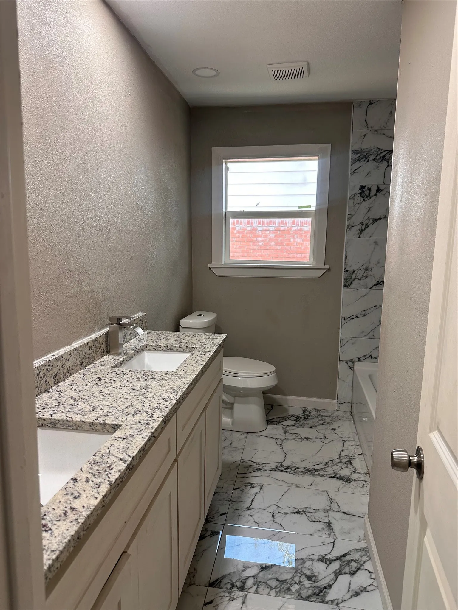 Single Family Residence For Sale in Kaufman County , 819 W State Street, Terrell, Texas 75160, 3 Bedroom, 2 Bathroom, 2 Garage spaces, 1,364 Sqft, built in 1956, mls#21379582, Real Estate Agent in Terrell, Homes For Sale in Kaufman county, Homes For Sale in Terrell, Realtor in Terrell Texas, Real Estate Brokerage Independent Realty Texas, Luminita Cordes Realtor