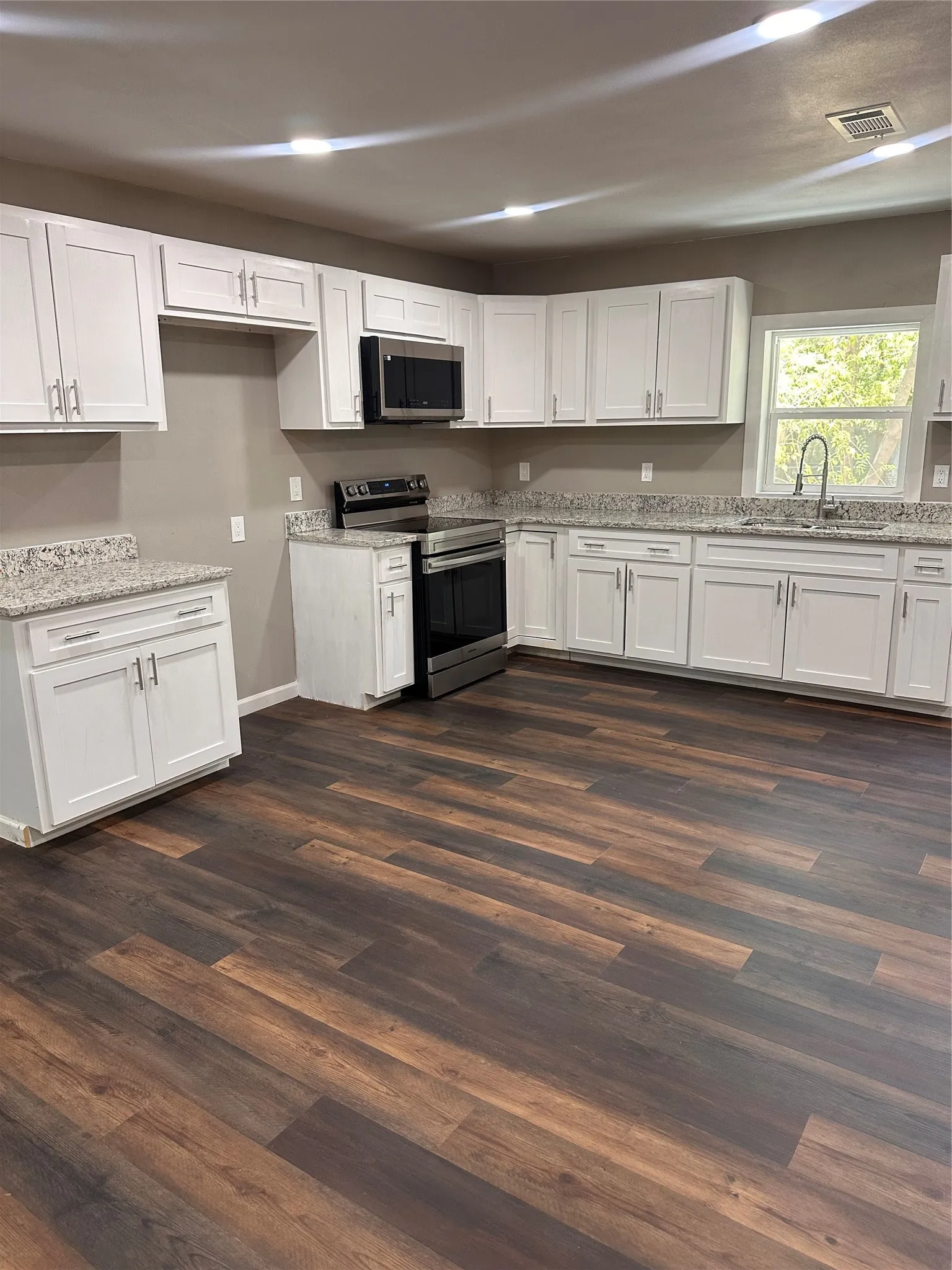 Single Family Residence For Sale in Kaufman County , 819 W State Street, Terrell, Texas 75160, 3 Bedroom, 2 Bathroom, 2 Garage spaces, 1,364 Sqft, built in 1956, mls#21379582, Real Estate Agent in Terrell, Homes For Sale in Kaufman county, Homes For Sale in Terrell, Realtor in Terrell Texas, Real Estate Brokerage Independent Realty Texas, Luminita Cordes Realtor