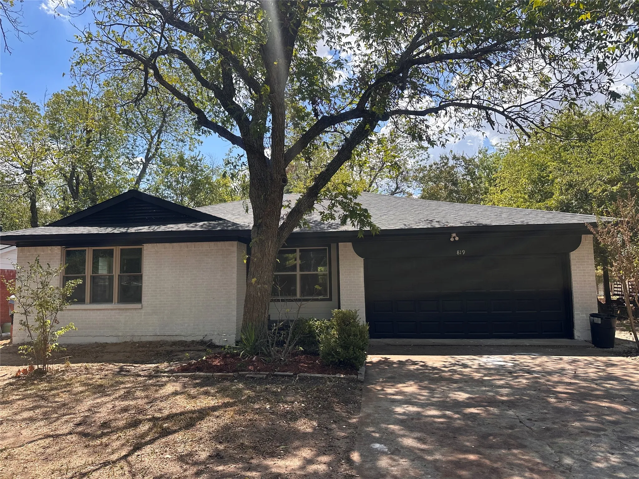 Single Family Residence For Sale in Kaufman County , 819 W State Street, Terrell, Texas 75160, 3 Bedroom, 2 Bathroom, 2 Garage spaces, 1,364 Sqft, built in 1956, mls#21379582, Real Estate Agent in Terrell, Homes For Sale in Kaufman county, Homes For Sale in Terrell, Realtor in Terrell Texas, Real Estate Brokerage Independent Realty Texas, Luminita Cordes Realtor