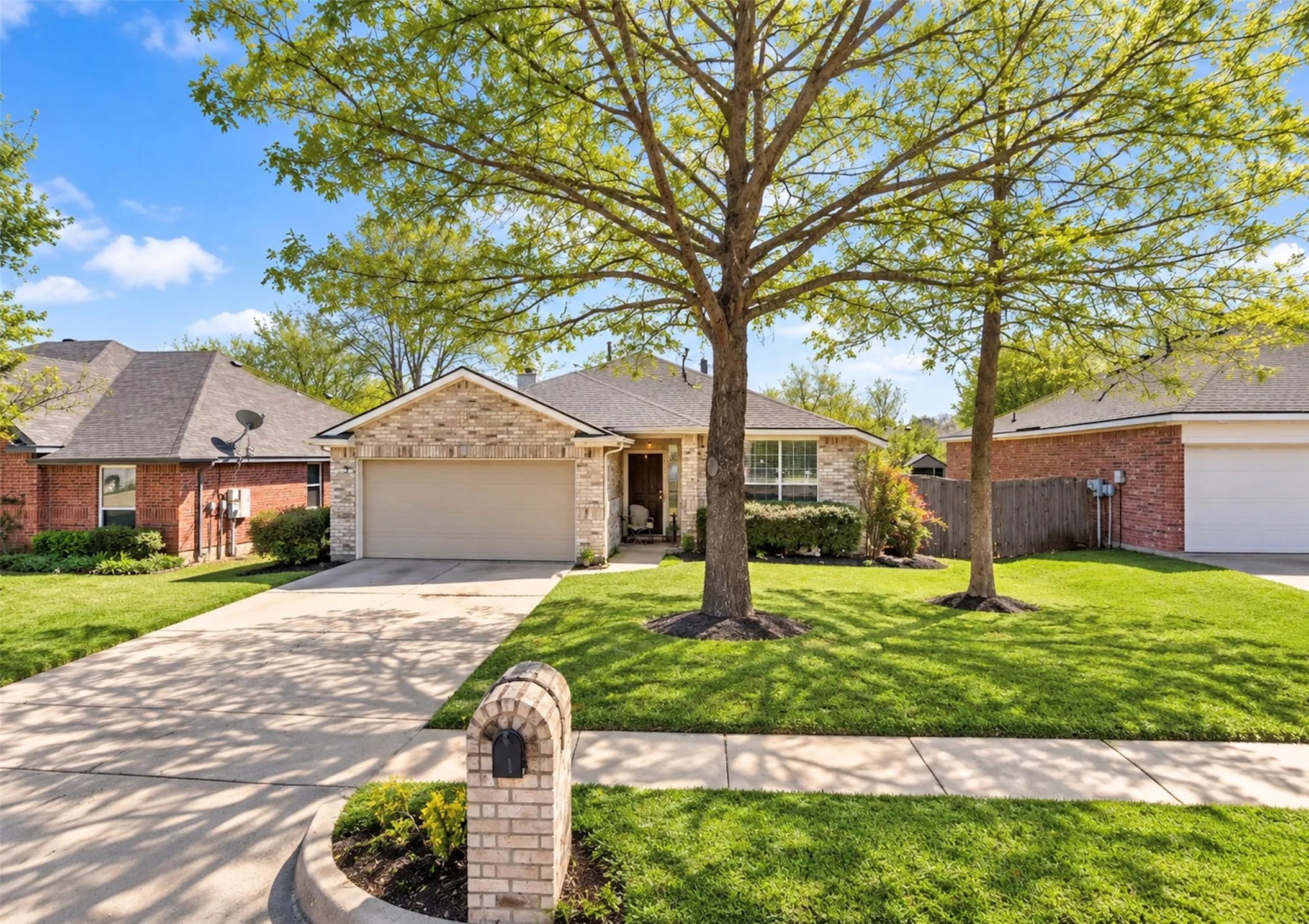Single Family Residence For Rent in Denton County , 2704 Hilcroft Avenue, Denton, Texas 76210, 3 Bedroom, 2 Bathroom, 2 Garage spaces, 1,885 Sqft, built in 2002, mls#21376213, Real Estate Agent in Denton, Homes For Rent in Denton county, Homes For Rent in Denton, Realtor in Denton Texas, Real Estate Brokerage Independent Realty Texas, Luminita Cordes Realtor