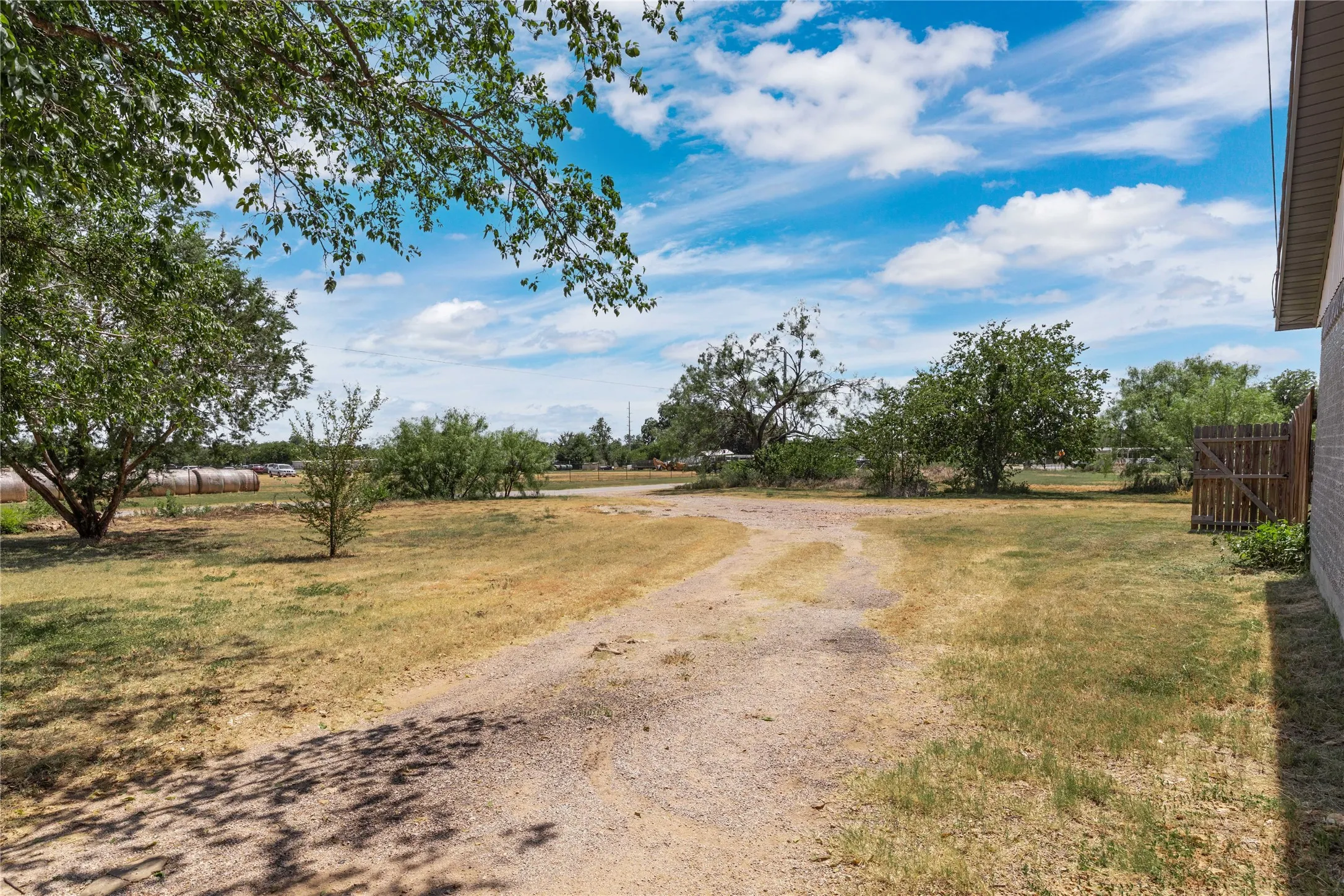 Single Family Residence For Sale in Brown County , 2301 Main Boulevard, Brownwood, Texas 76801, 3 Bedroom, 2 Bathroom, 1 Garage spaces, 1,161 Sqft, built in 0, mls#21379543, Real Estate Agent in Brownwood, Homes For Sale in Brown county, Homes For Sale in Brownwood, Realtor in Brownwood Texas, Real Estate Brokerage Independent Realty Texas, Luminita Cordes Realtor