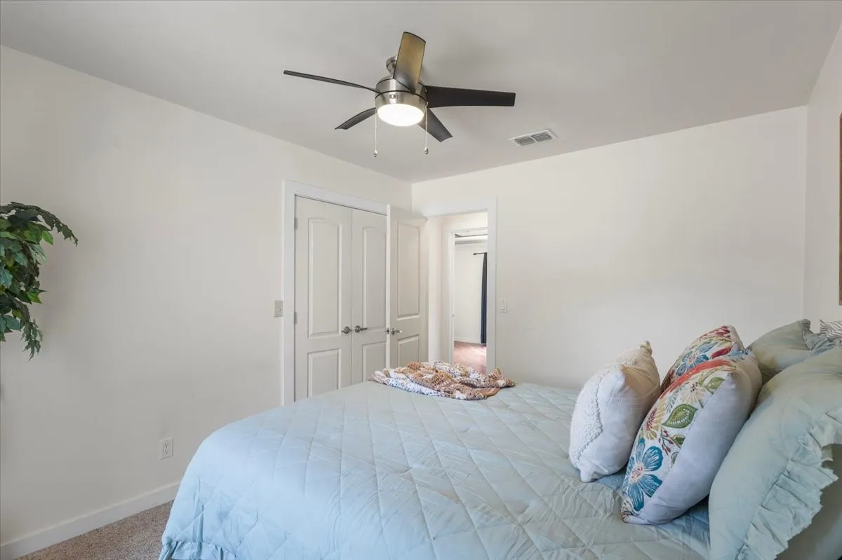 Single Family Residence For Sale in Smith County , 306 Lone Star Lane, Hideaway, Texas 75771, 3 Bedroom, 2 Bathroom, 2 Garage spaces, 1,793 Sqft, built in 1984, mls#21379590, Real Estate Agent in Hideaway, Homes For Sale in Smith county, Homes For Sale in Hideaway, Realtor in Hideaway Texas, Real Estate Brokerage Independent Realty Texas, Luminita Cordes Realtor