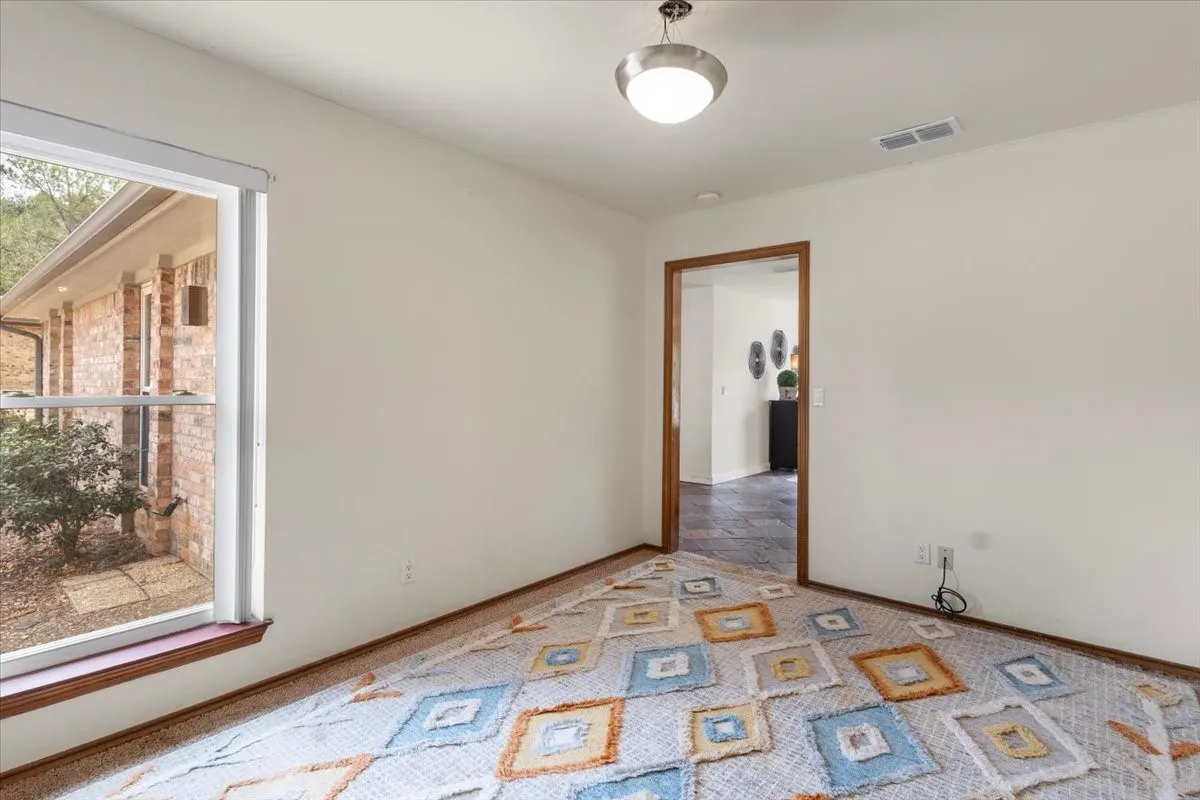Single Family Residence For Sale in Smith County , 306 Lone Star Lane, Hideaway, Texas 75771, 3 Bedroom, 2 Bathroom, 2 Garage spaces, 1,793 Sqft, built in 1984, mls#21379590, Real Estate Agent in Hideaway, Homes For Sale in Smith county, Homes For Sale in Hideaway, Realtor in Hideaway Texas, Real Estate Brokerage Independent Realty Texas, Luminita Cordes Realtor